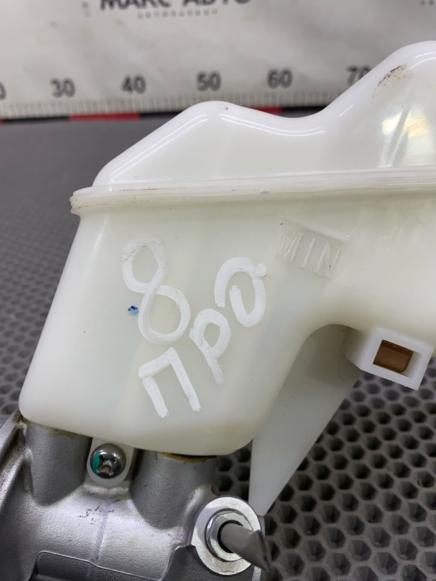 https://gcs.partsauto.market/rn-stockpro.appspot.com/thmbs/c8f07ba63eb5b2f0f6006ea854bf8f7d/1d36ee69e9669208af9354d8578eb1ff/352be03231b5eb274b0d16b19af00964.jpg