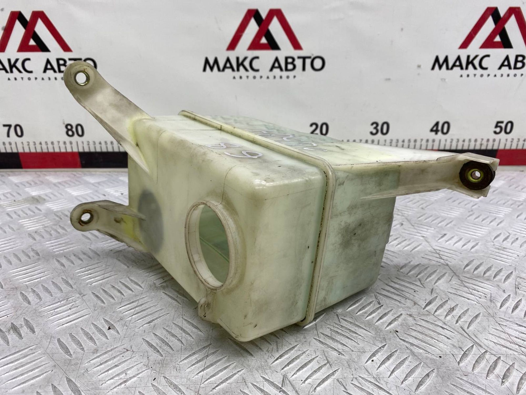 Б/У бачок омывателя Toyota Town Ace Noah CR40 3CT 2.2L 1997