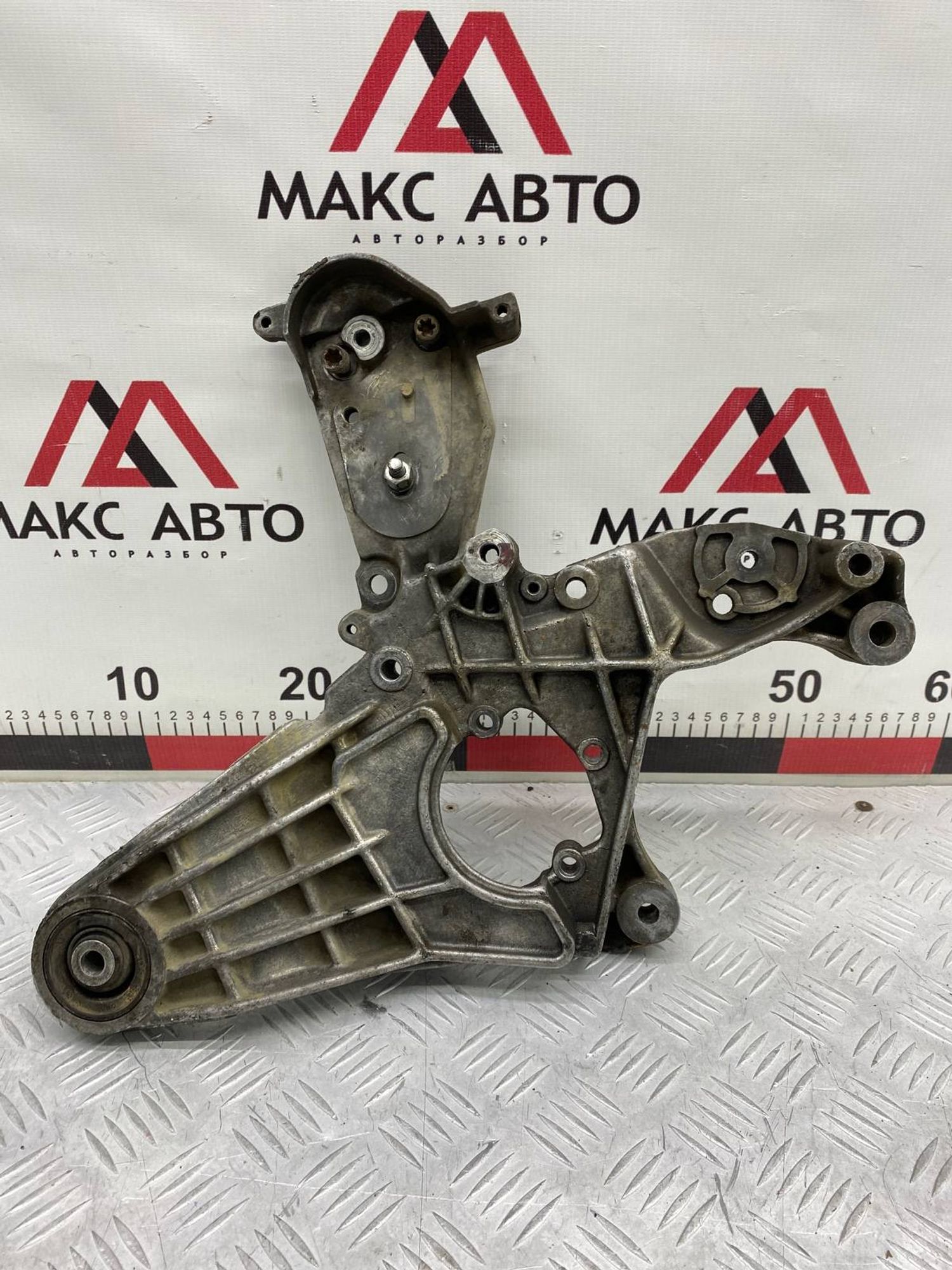 https://gcs.partsauto.market/rn-stockpro.appspot.com/thmbs/c8f07ba63eb5b2f0f6006ea854bf8f7d/4b8f598d9c94bc44043422dc46c36615/f694415cdf8fc9ad348ceed940500030.jpg