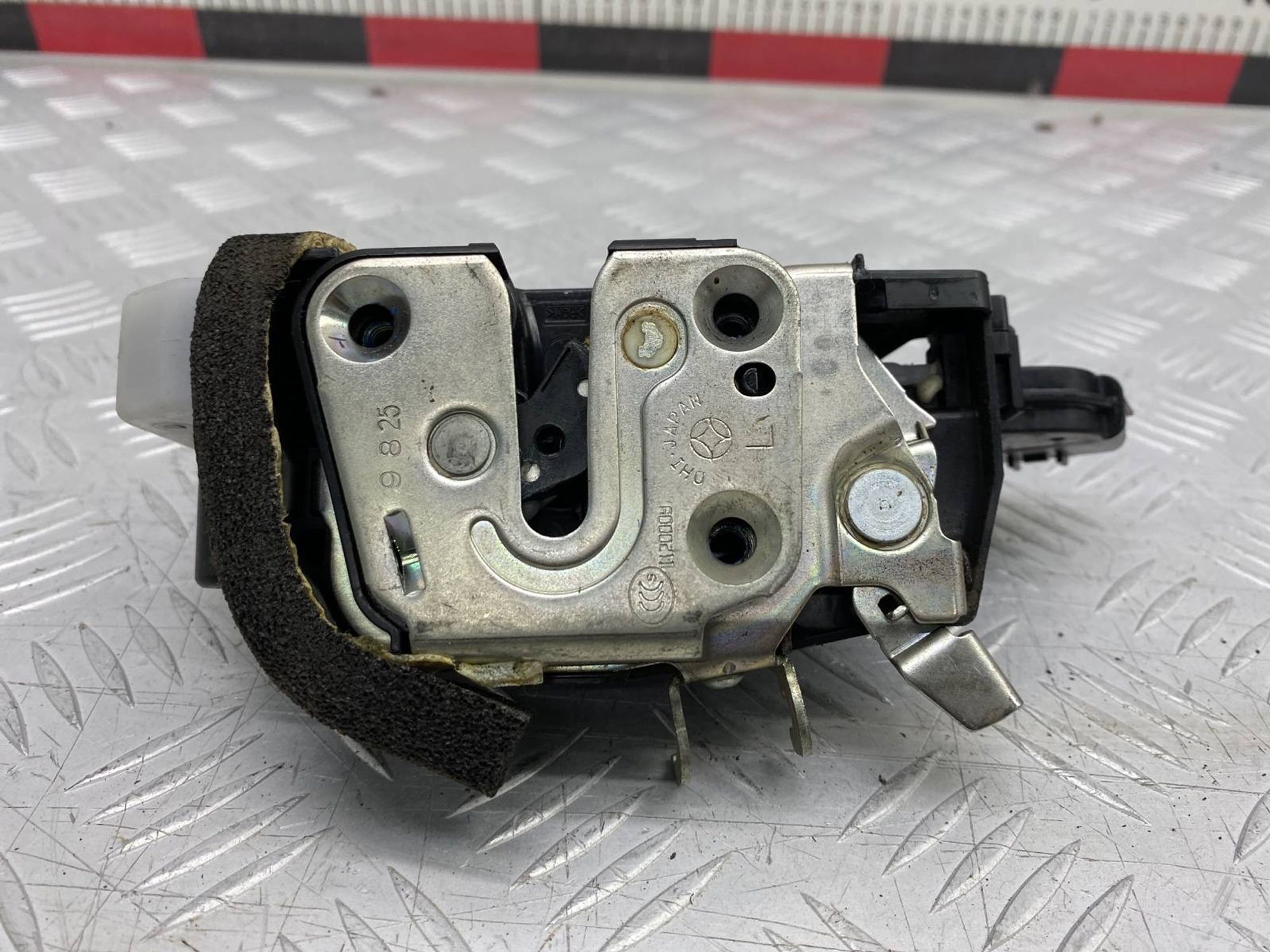 https://gcs.partsauto.market/rn-stockpro.appspot.com/thmbs/c8f07ba63eb5b2f0f6006ea854bf8f7d/4e25ebf11da115b35ff0c6a6397145e6/d1aeb122af49d2dba844f1cff0f62999.jpg