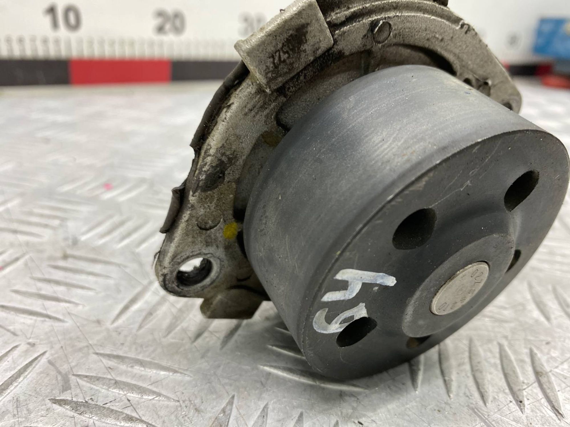 https://gcs.partsauto.market/rn-stockpro.appspot.com/thmbs/c8f07ba63eb5b2f0f6006ea854bf8f7d/91fd68bf0aed644d5f1889a376032a95/735b62eaf6d91a883c7a439c4b3fae36.jpg