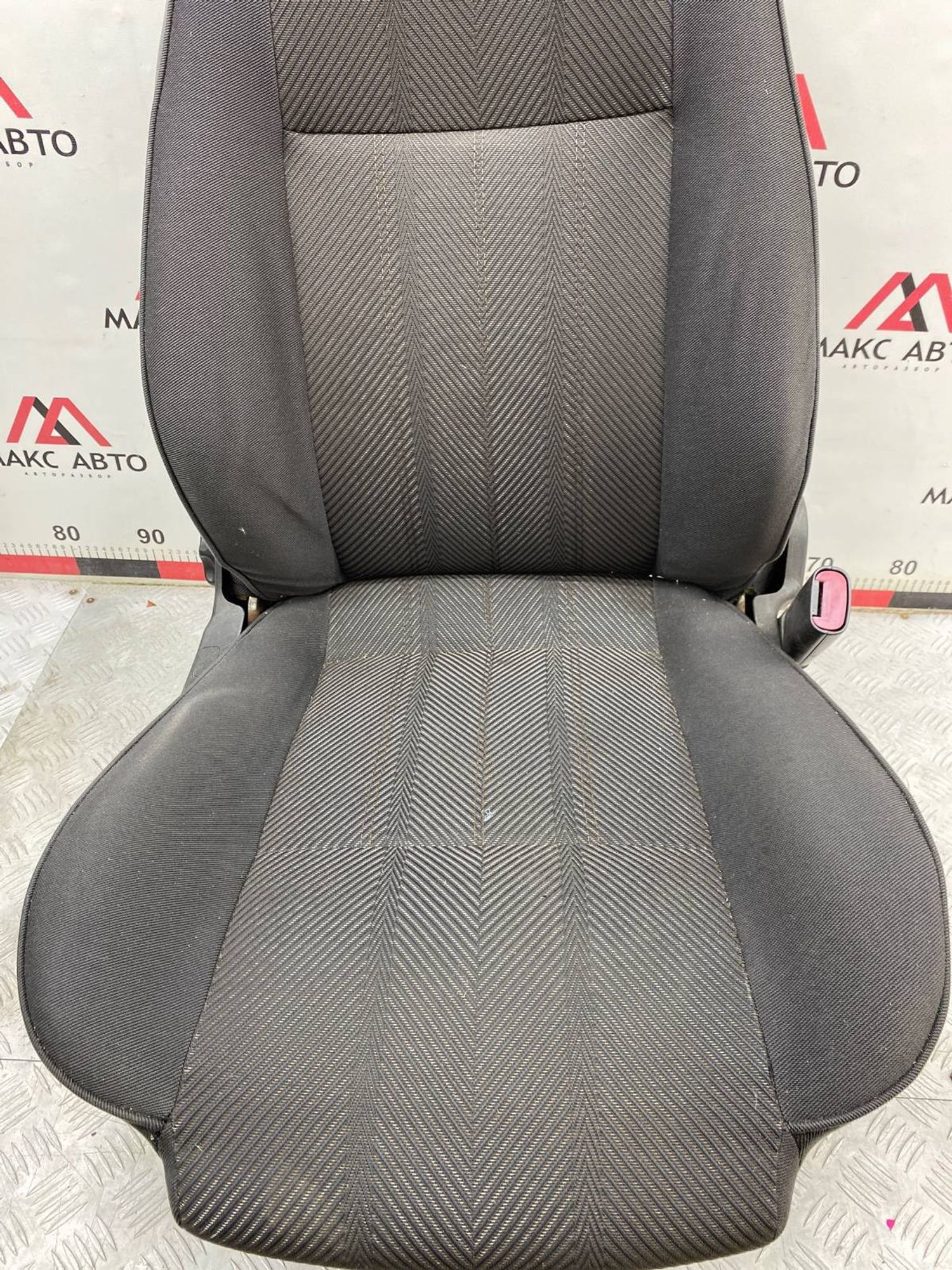 https://gcs.partsauto.market/rn-stockpro.appspot.com/thmbs/c8f07ba63eb5b2f0f6006ea854bf8f7d/d8ee67093329749c34b6bede56750498/b1270035cf1013fea9faa874e726e38e.jpg