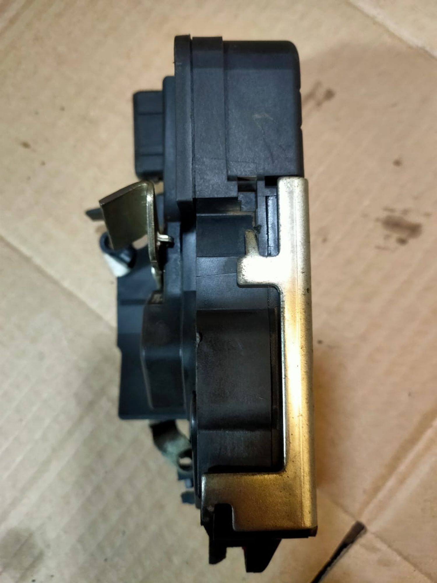 https://gcs.partsauto.market/rn-stockpro.appspot.com/thmbs/d89d66a30f14dbad161fb7a986aa0fe5/parts/d9a7c1d7-b0f7-5b59-9433-476147fd0bfd_a9669b41-e0d1-4207-9438-9010ea91a60a.jpg