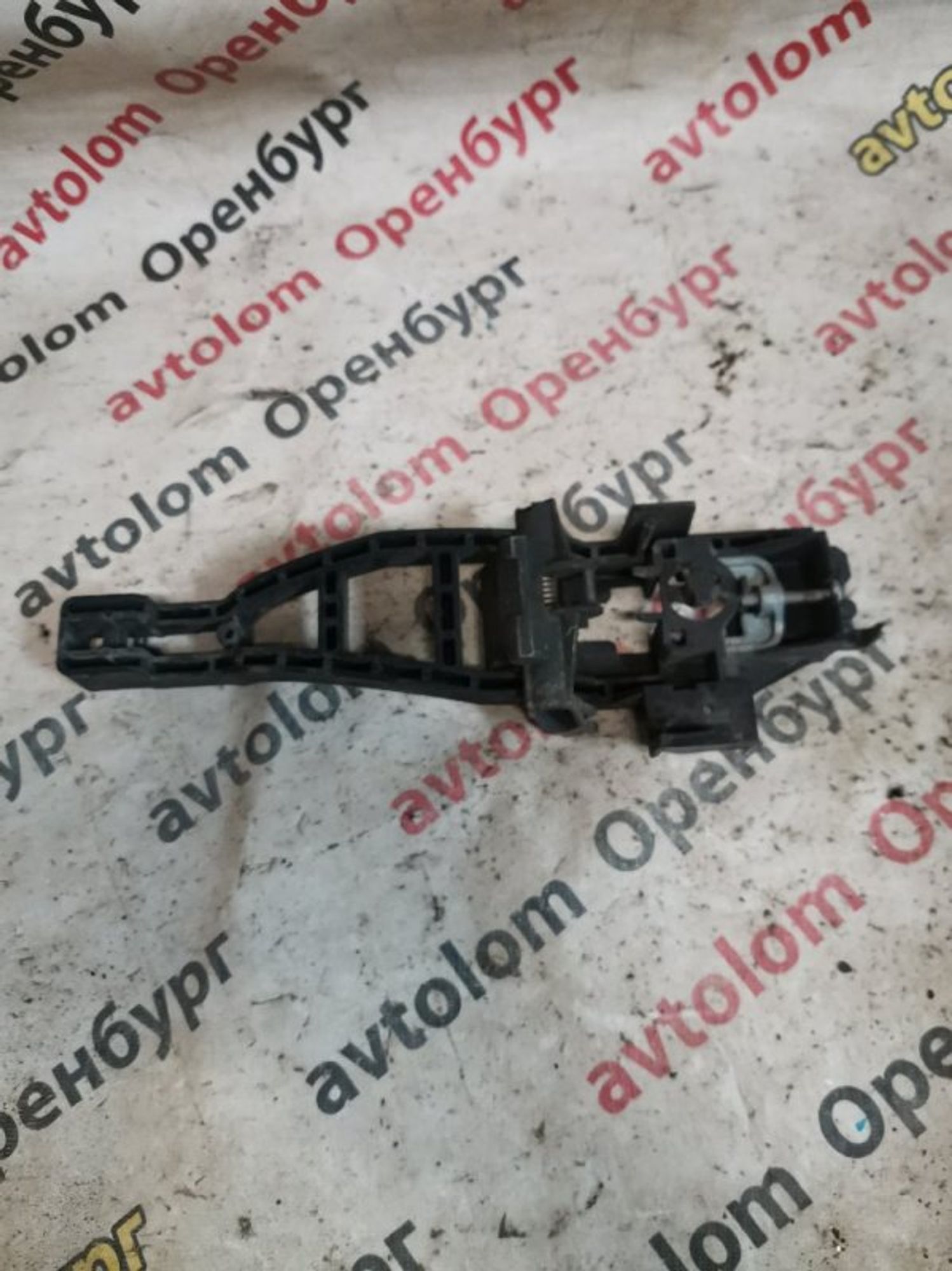 Кронштейн ручки двери правый Ford Focus 2