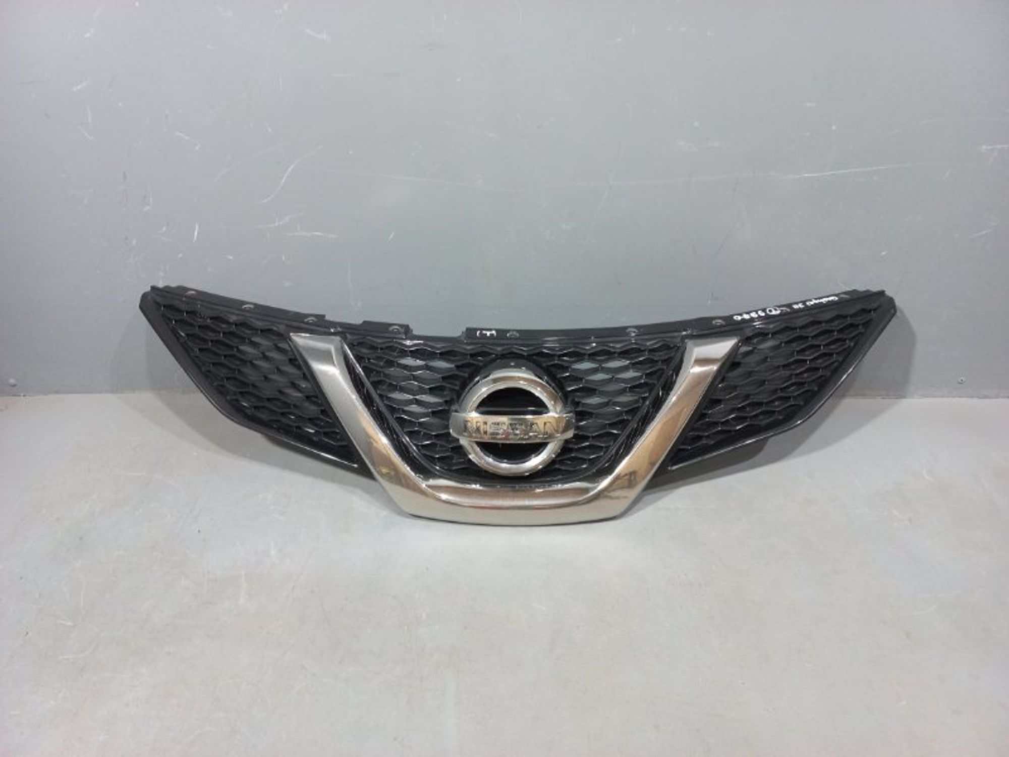 Решетка радиатора Nissan Qashqai J11