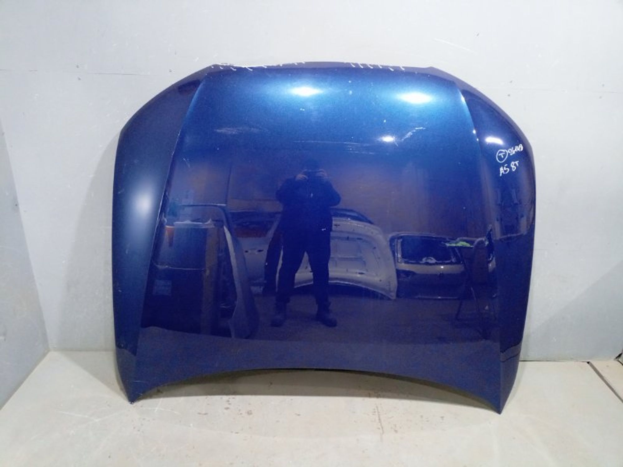 Капот Audi A4 B8