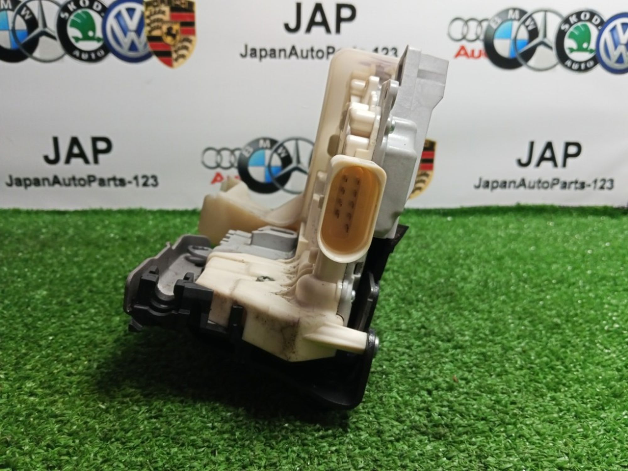 https://gcs.partsauto.market/rn-stockpro.appspot.com/thmbs/dcfd8473e890d2b83921b2200c93d598/e228c46f6a1dc124ec0a3f079be7582c/2eb0a59e481995f3031c3acf7855c646.jpg
