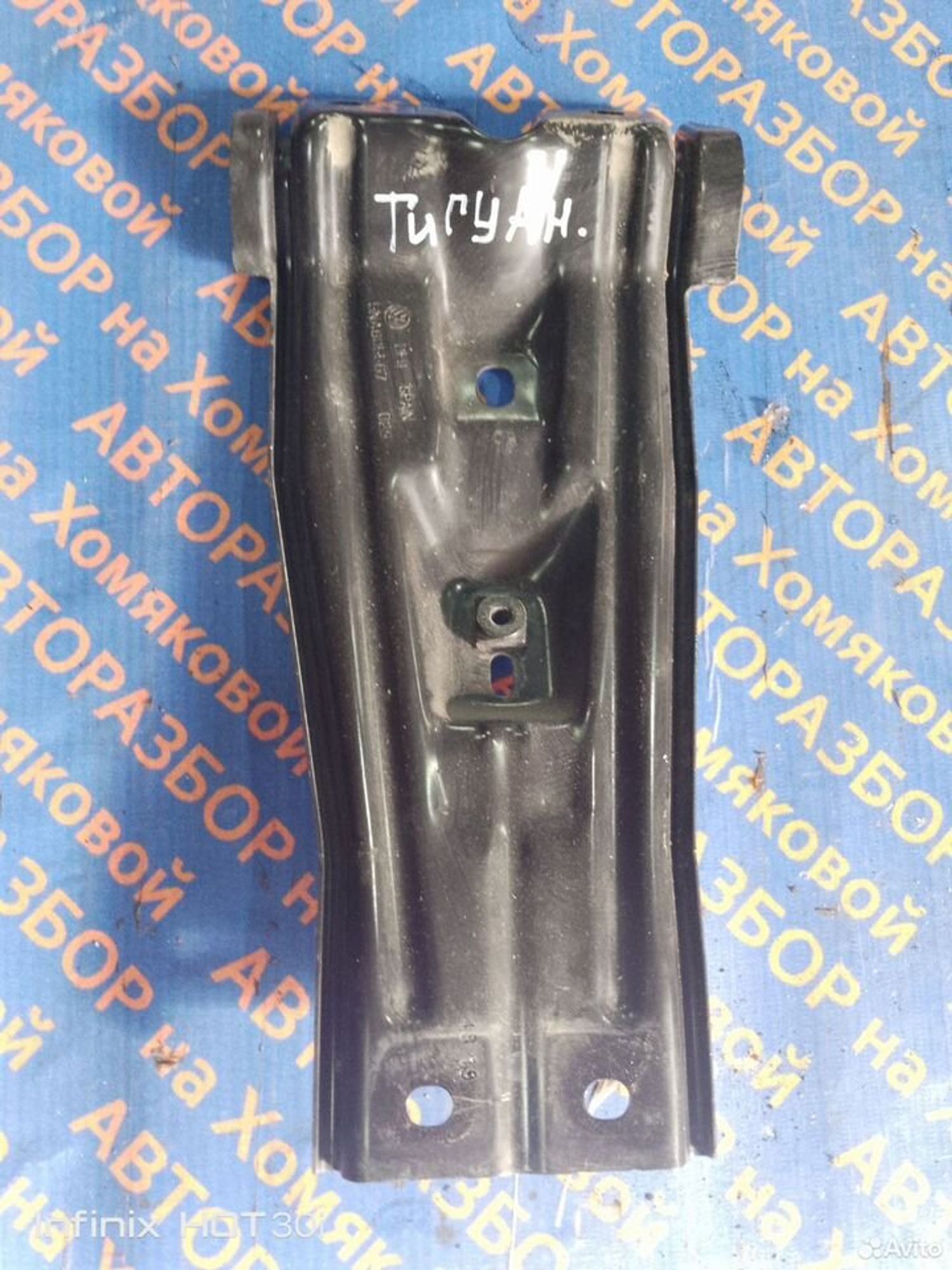 Кронштейн замка капота VW Tiguan 2