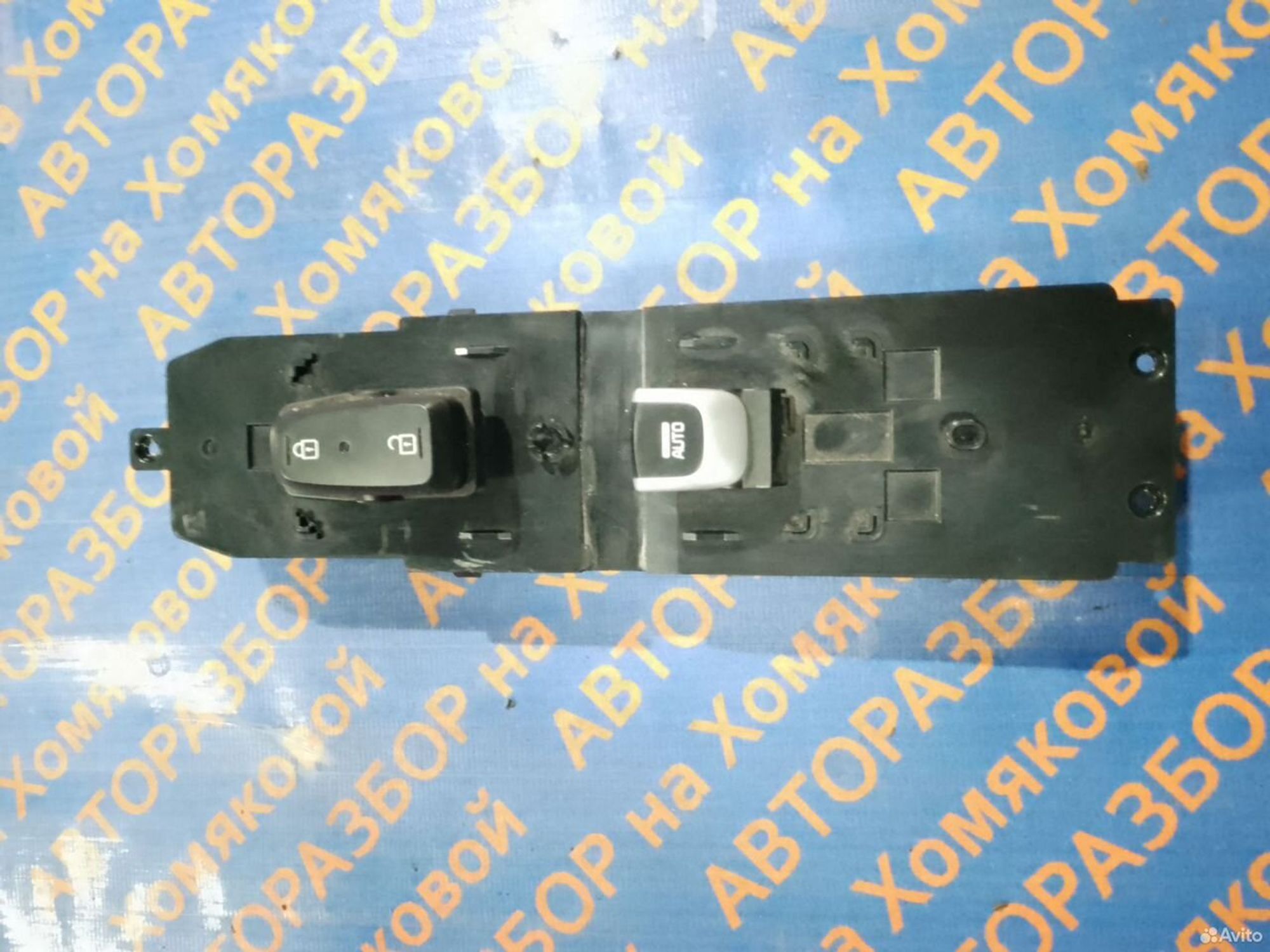Кнопка передняя правая Kia Optima 4 JF