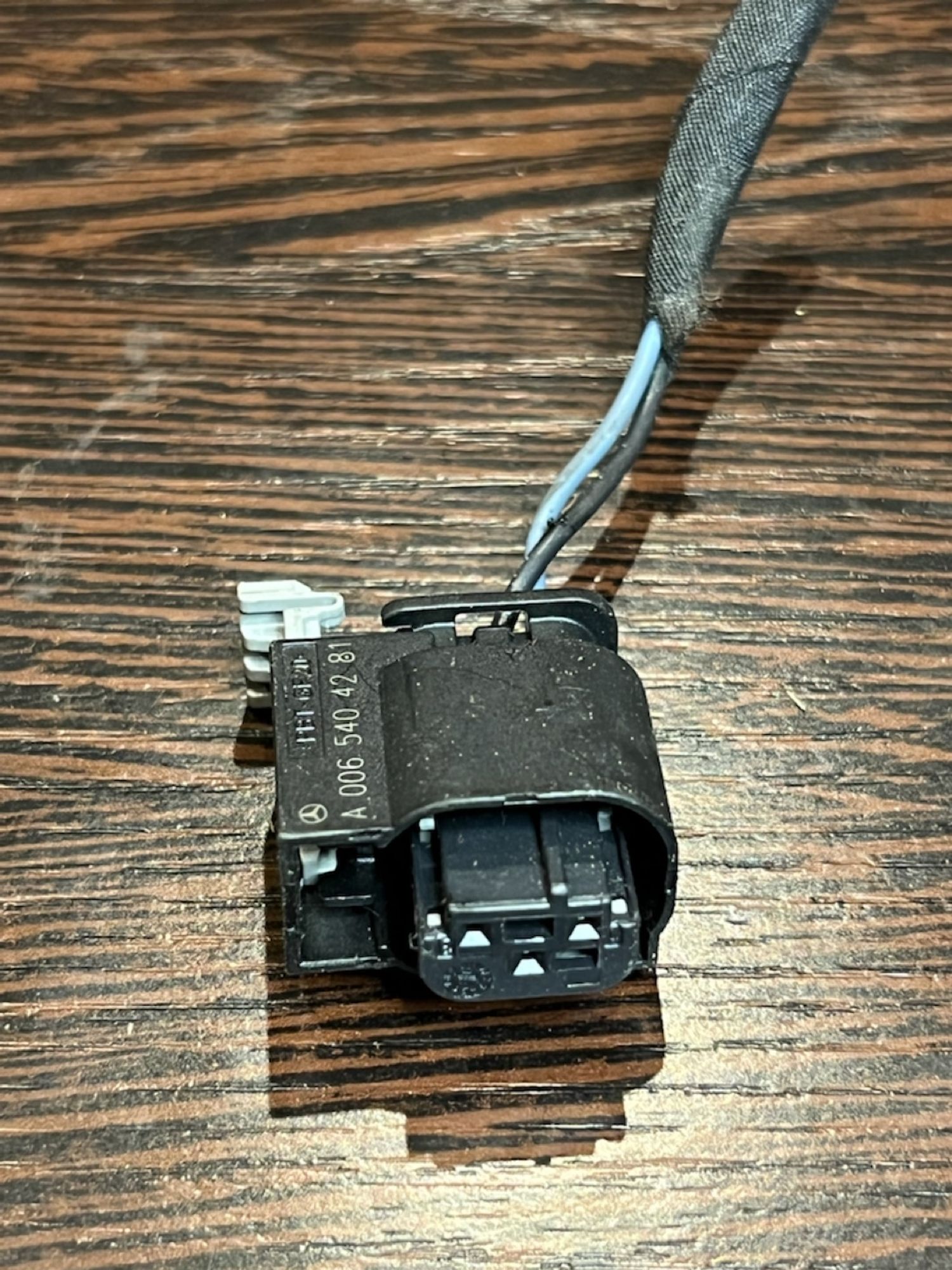Разъем фишка Mercedes A0065404281
