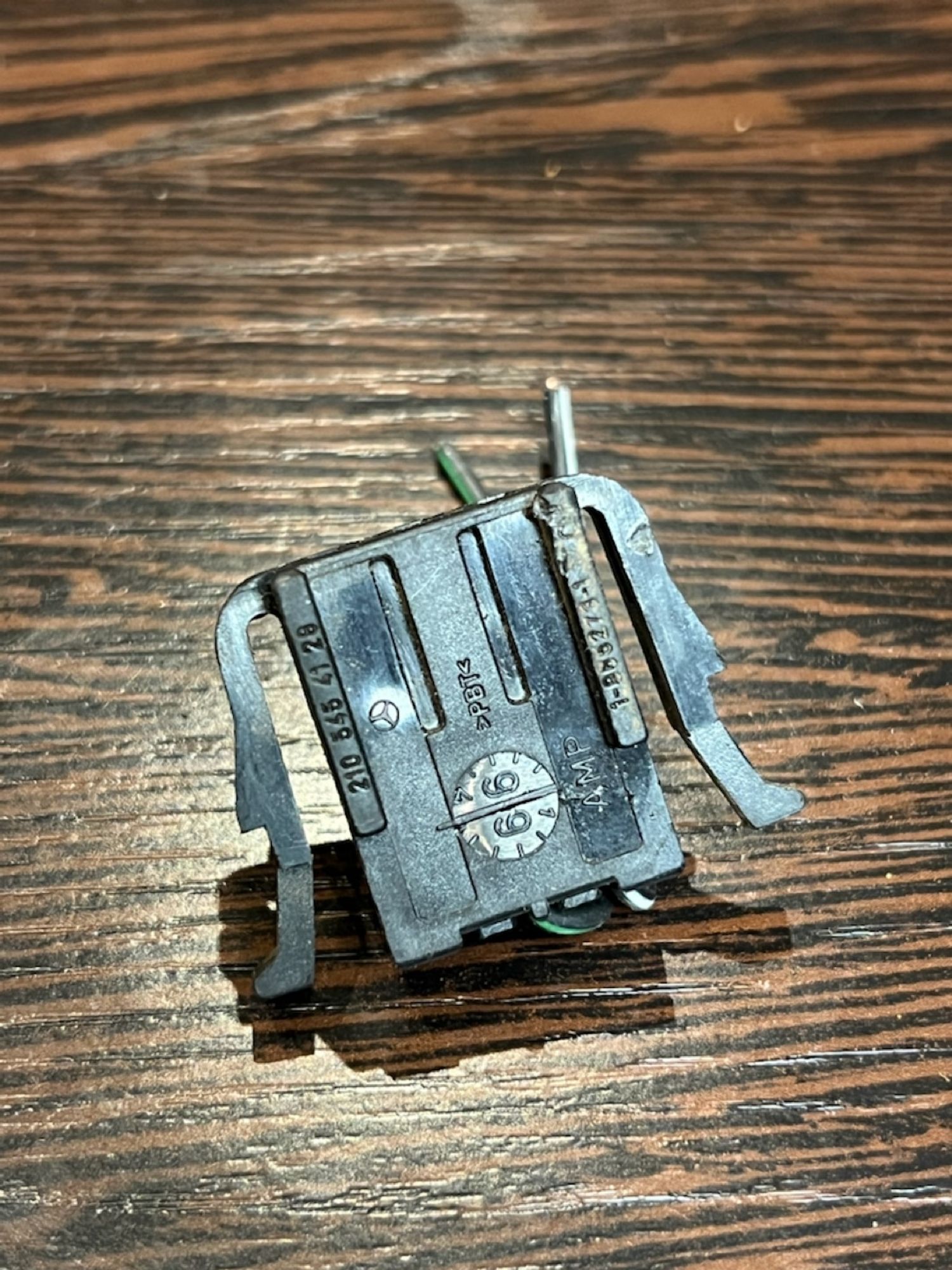 Разъем фишка Mercedes A2105454128