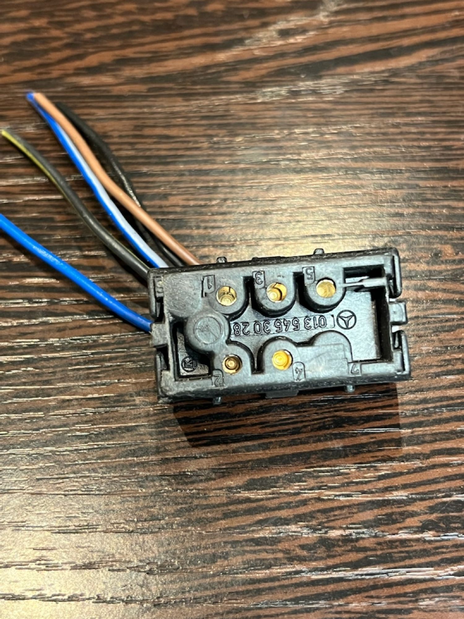 Разъем колодка Mercedes A0135453028