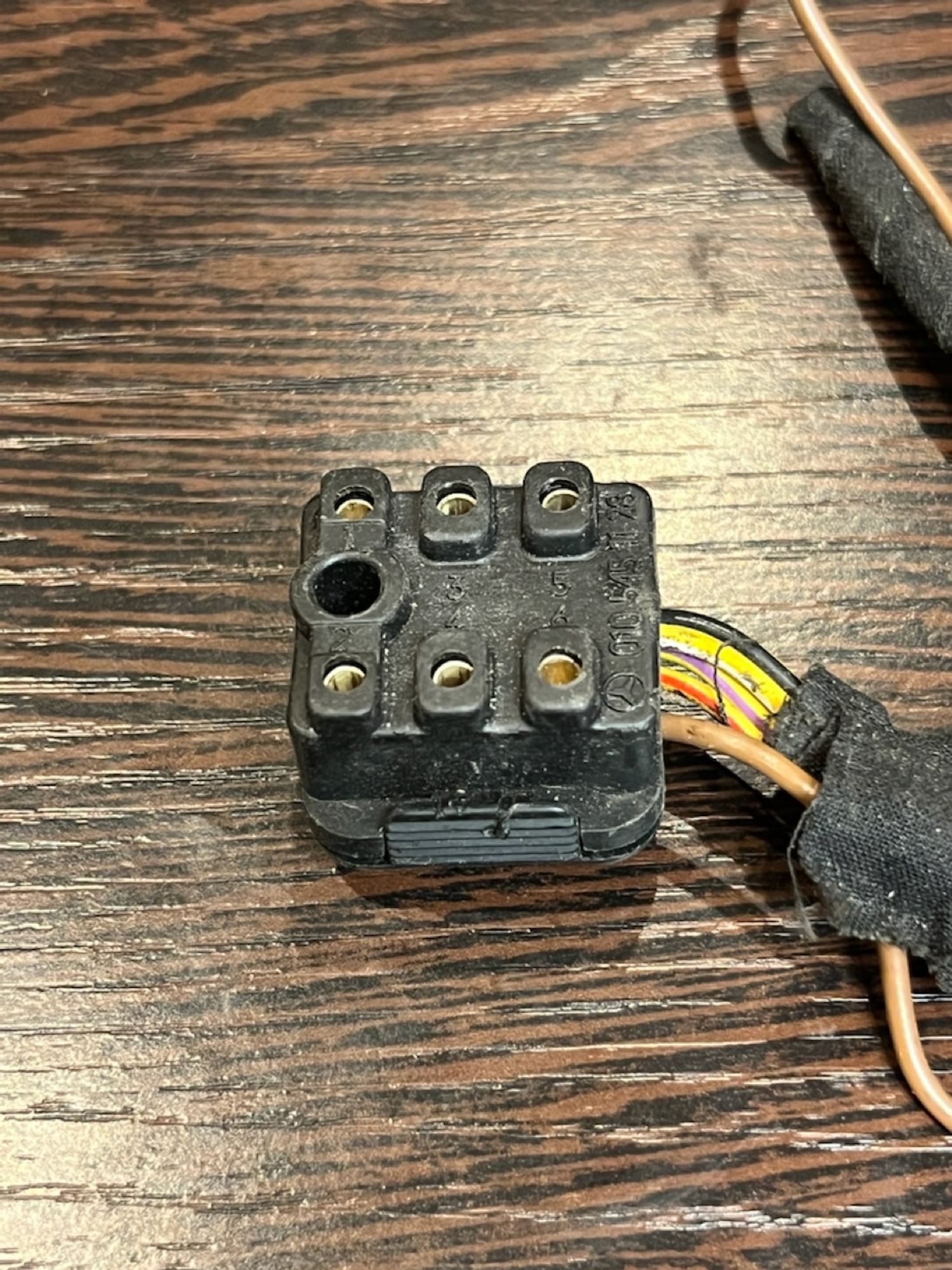 Разъем колодка Mercedes A0105451128