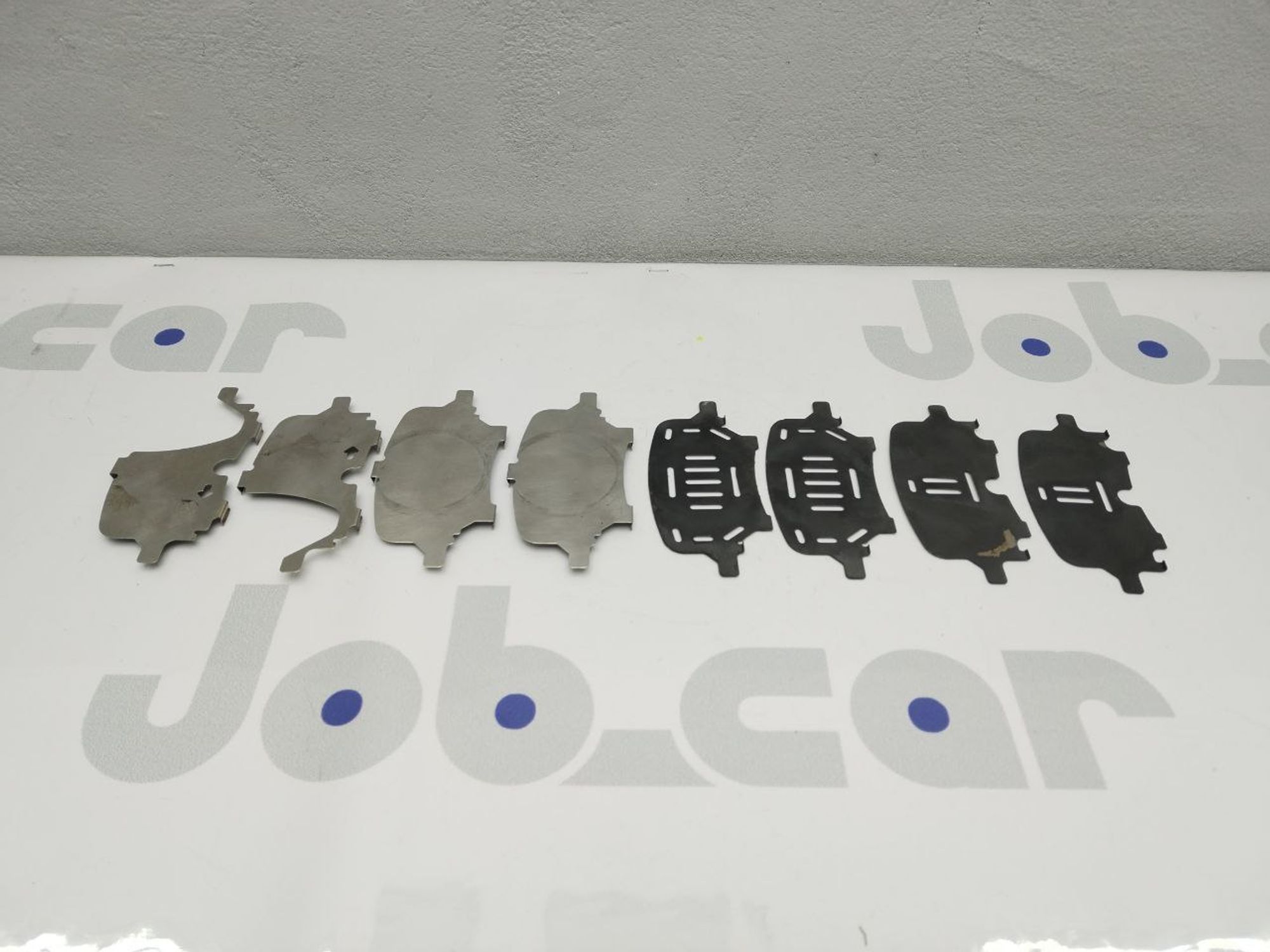 Противоскрипные пластины передних тормозных колодок Toyota Harrier MCU15 1MZ-FE 1999