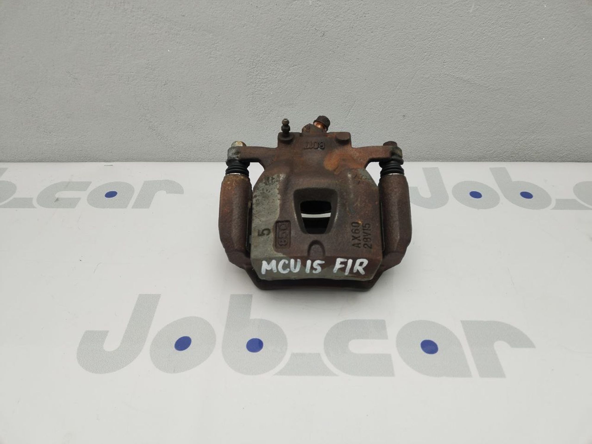 Суппорт тормозной передний правый Toyota Harrier MCU15 1MZ-FE 1999