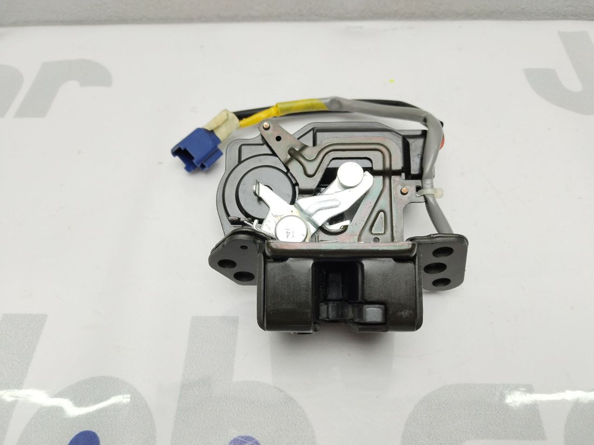 https://gcs.partsauto.market/rn-stockpro.appspot.com/thmbs/userImages/460affca7e262fb69827ba67fcf5b6c0/part/45935128-abfd-4ae2-8742-40a6633d4b79_1747030522410.jpg