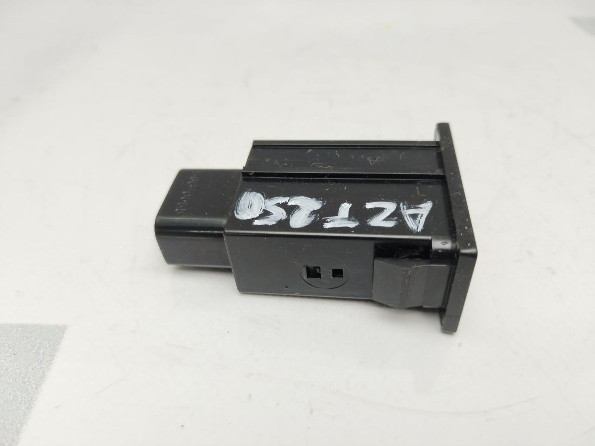 https://gcs.partsauto.market/rn-stockpro.appspot.com/thmbs/userImages/460affca7e262fb69827ba67fcf5b6c0/part/e6c3899f-8325-414e-8c8a-c4887eb18df1_1746961195063.jpg