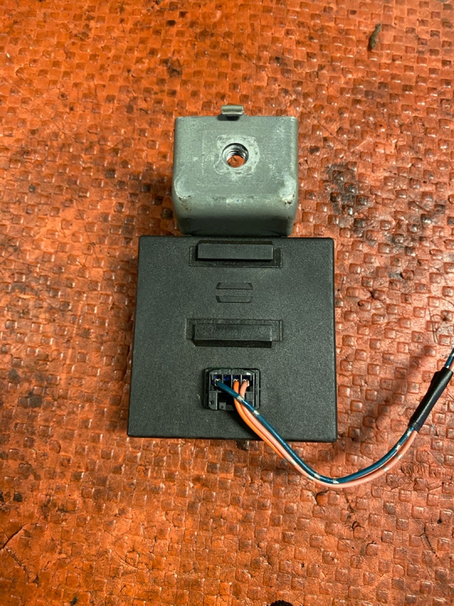 https://gcs.partsauto.market/rn-stockpro.appspot.com/thmbs/userImages/4bc412e58a1c6cab6d9447373f981aa7/part/15e2c111-cc2b-4c5c-80a4-e73599b97076_1750160590984.jpg