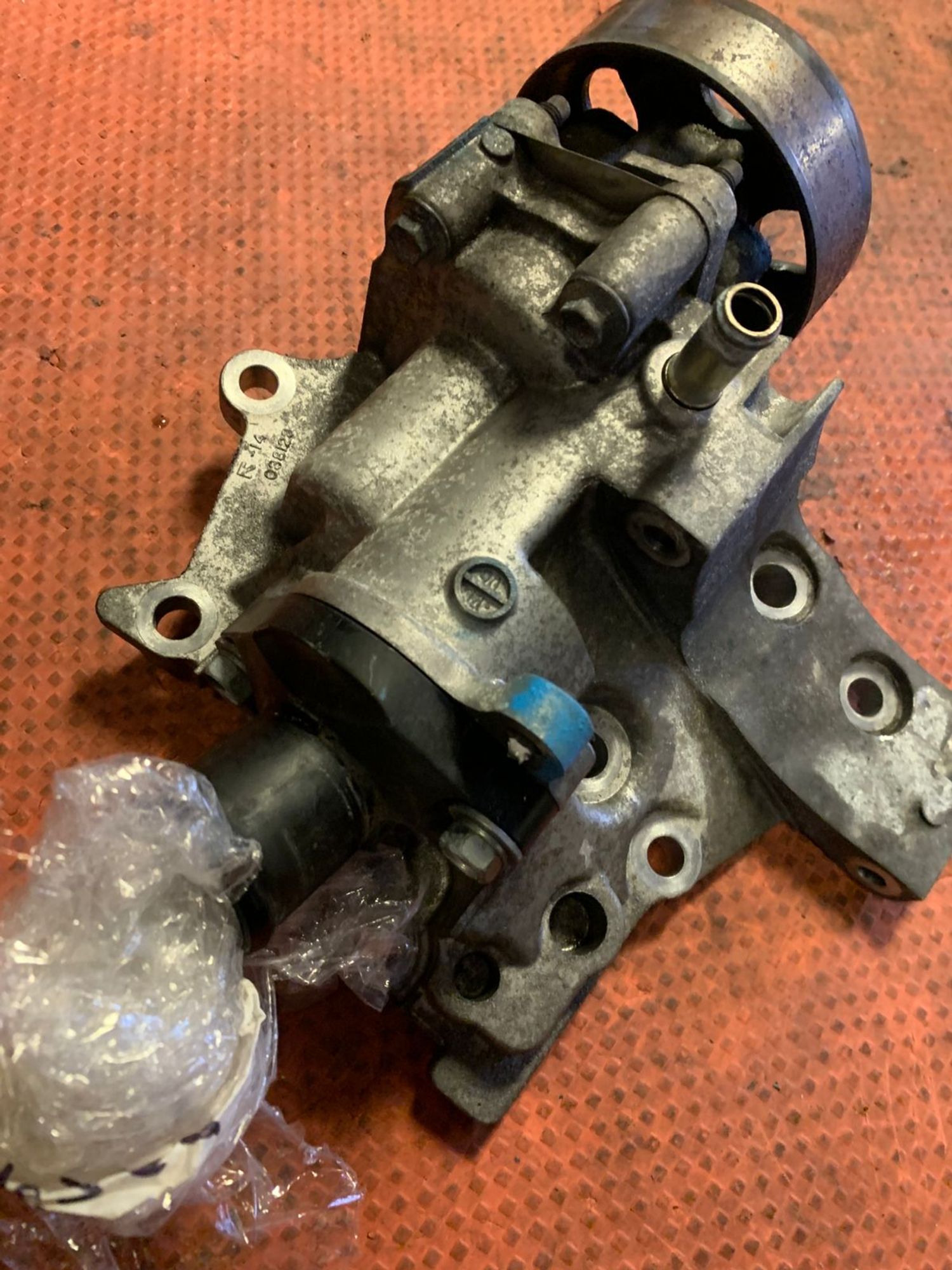 https://gcs.partsauto.market/rn-stockpro.appspot.com/thmbs/userImages/4bc412e58a1c6cab6d9447373f981aa7/part/1b1e226e-f15b-442d-bac0-35bb85360e82_1747656711937.jpg