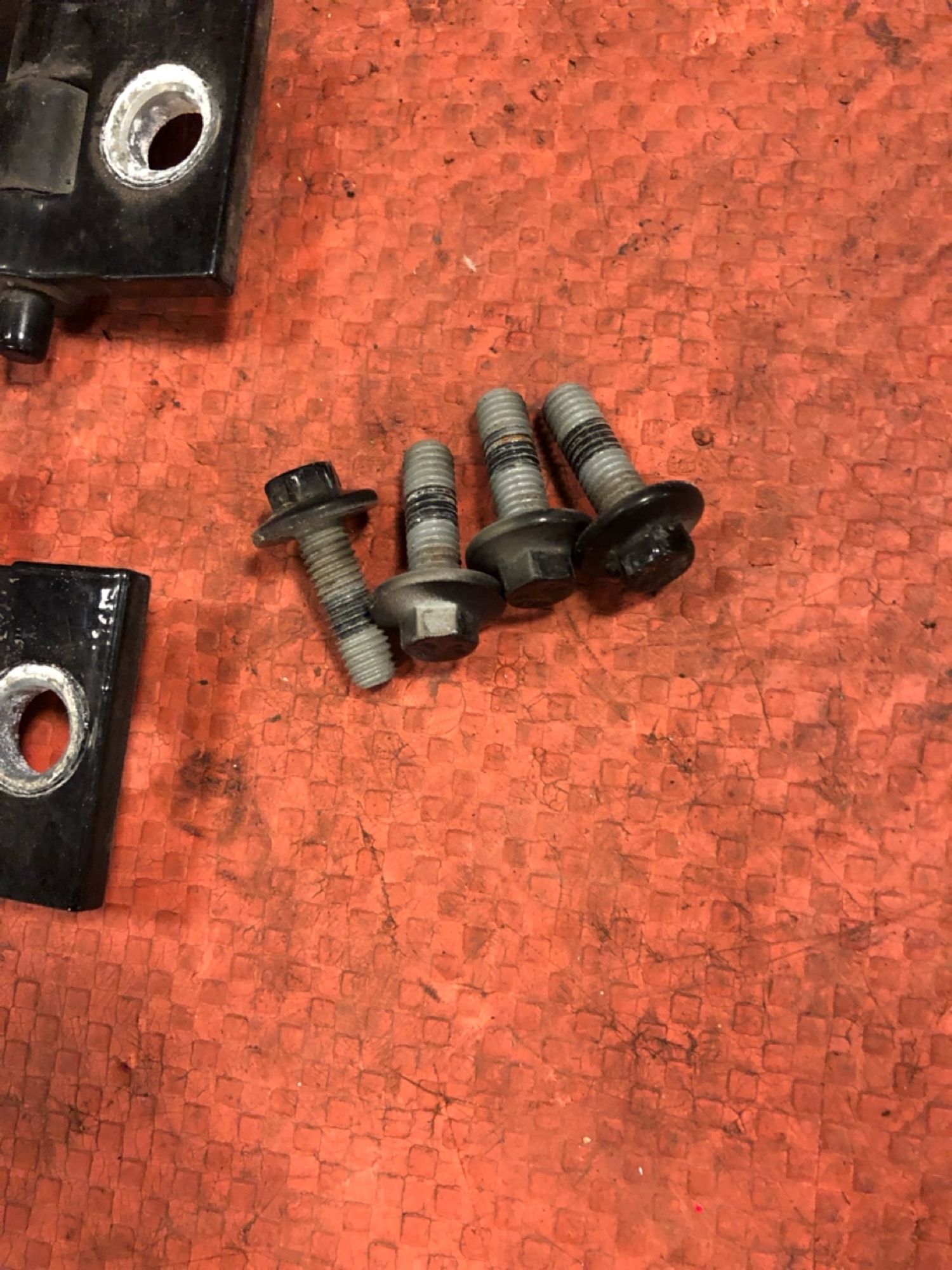 https://gcs.partsauto.market/rn-stockpro.appspot.com/thmbs/userImages/4bc412e58a1c6cab6d9447373f981aa7/part/30516050-bb8b-47f5-8719-a360dc1dda55_1745418393629.jpg