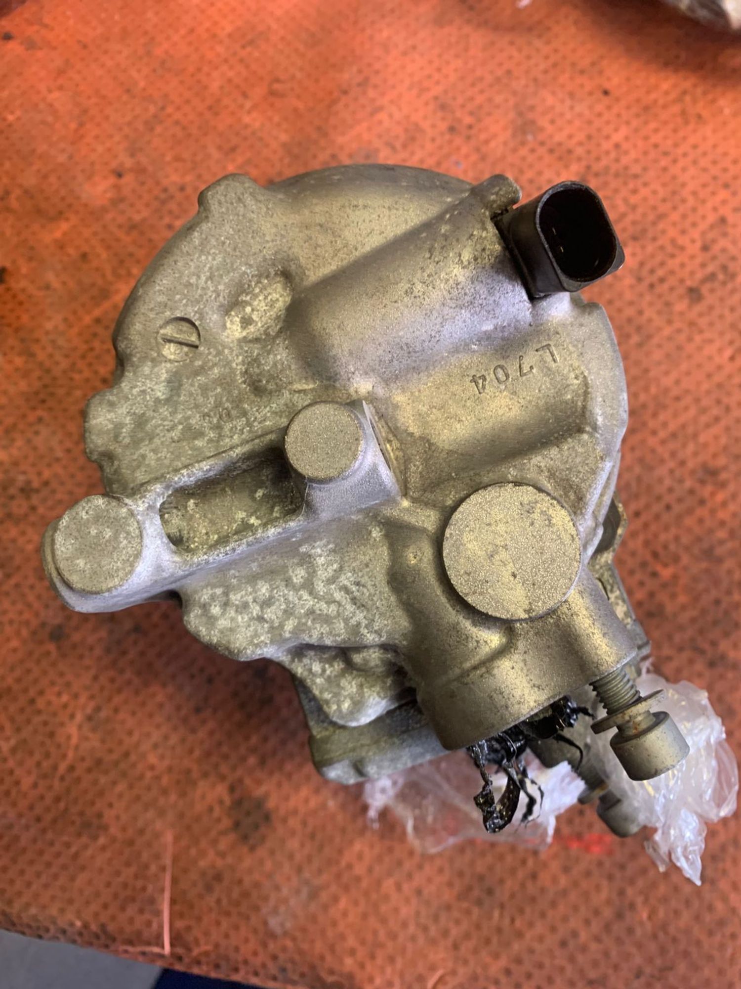 https://gcs.partsauto.market/rn-stockpro.appspot.com/thmbs/userImages/4bc412e58a1c6cab6d9447373f981aa7/part/388d9279-e858-4d91-bab2-723fe074bd40_1747727417808.jpg