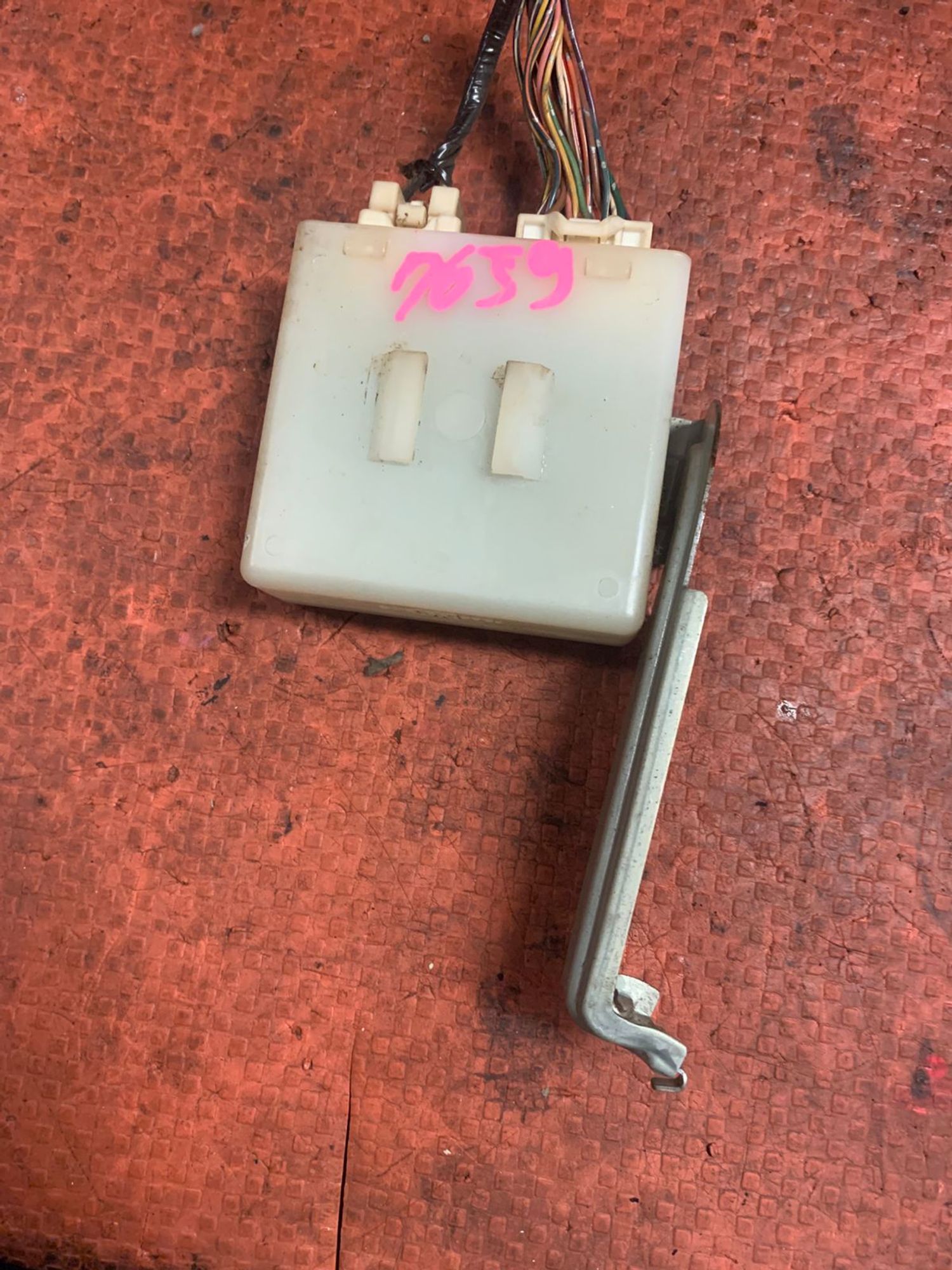 https://gcs.partsauto.market/rn-stockpro.appspot.com/thmbs/userImages/4bc412e58a1c6cab6d9447373f981aa7/part/3e7510a2-5df6-4858-a98d-b6d5eb116e1f_1750175312061.jpg