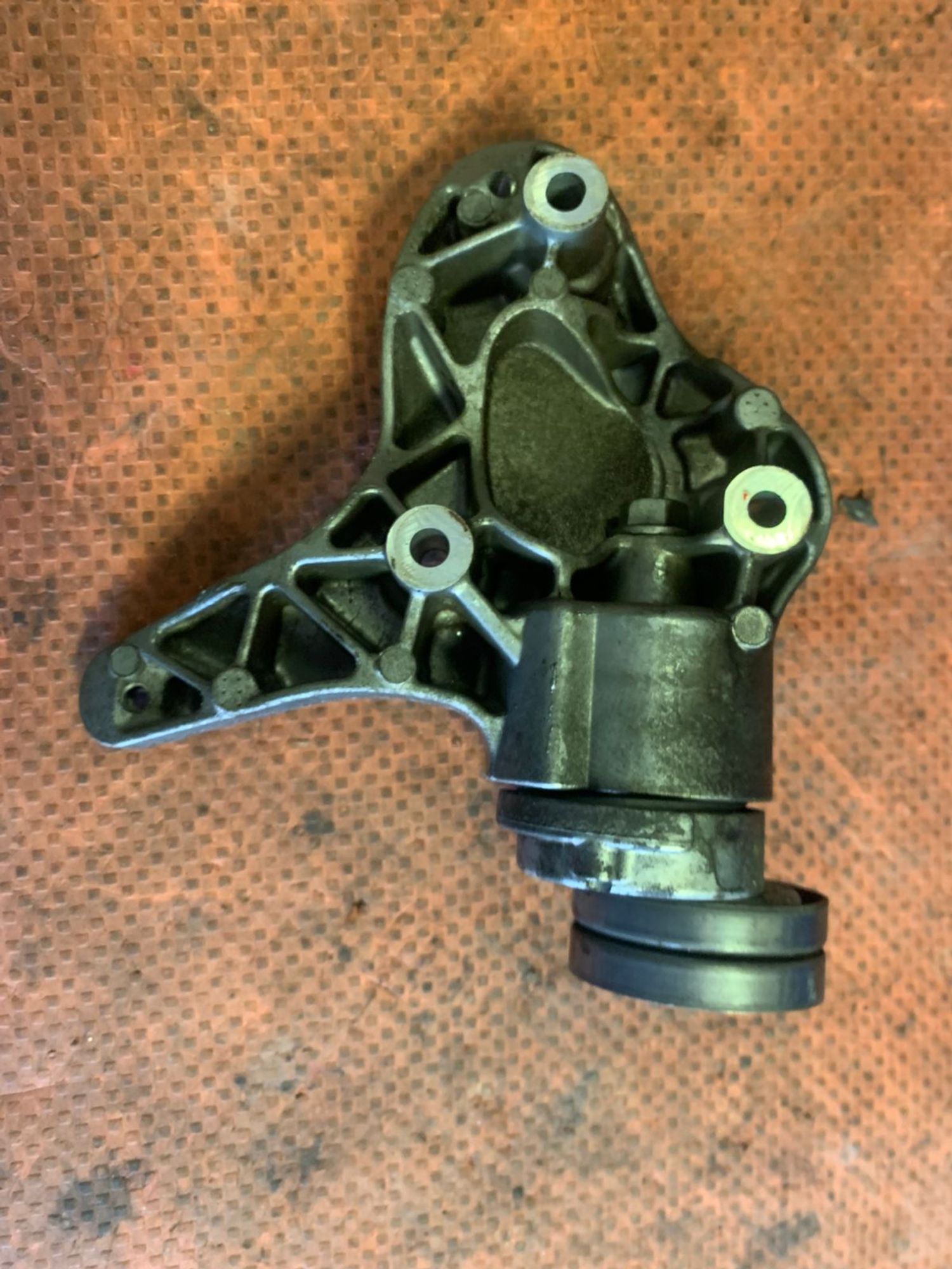https://gcs.partsauto.market/rn-stockpro.appspot.com/thmbs/userImages/4bc412e58a1c6cab6d9447373f981aa7/part/562a288b-c2ae-450c-9805-ce2407df1ef9_1747727605621.jpg