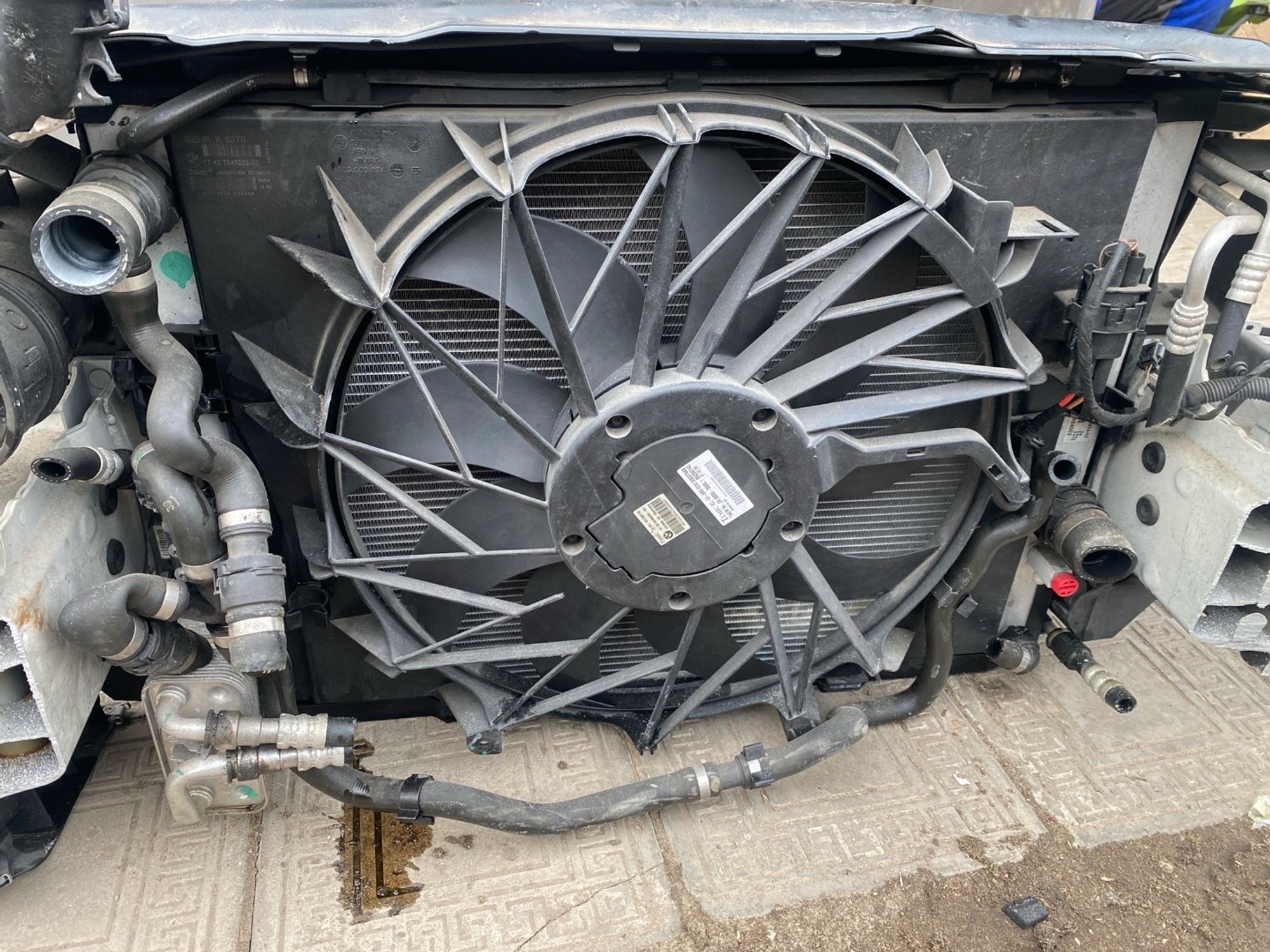 https://gcs.partsauto.market/rn-stockpro.appspot.com/thmbs/userImages/4bc412e58a1c6cab6d9447373f981aa7/part/62893194-9310-4b74-a891-d63b2debc944_1741705861217.jpg