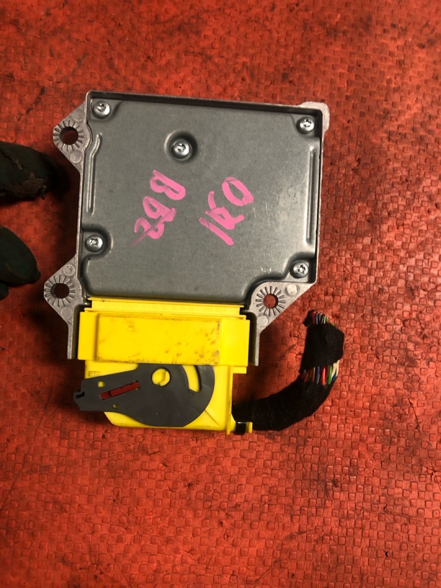 https://gcs.partsauto.market/rn-stockpro.appspot.com/thmbs/userImages/4bc412e58a1c6cab6d9447373f981aa7/part/997654dd-7563-4ffb-97cb-ebdc190d83e3_1740681958776.jpg