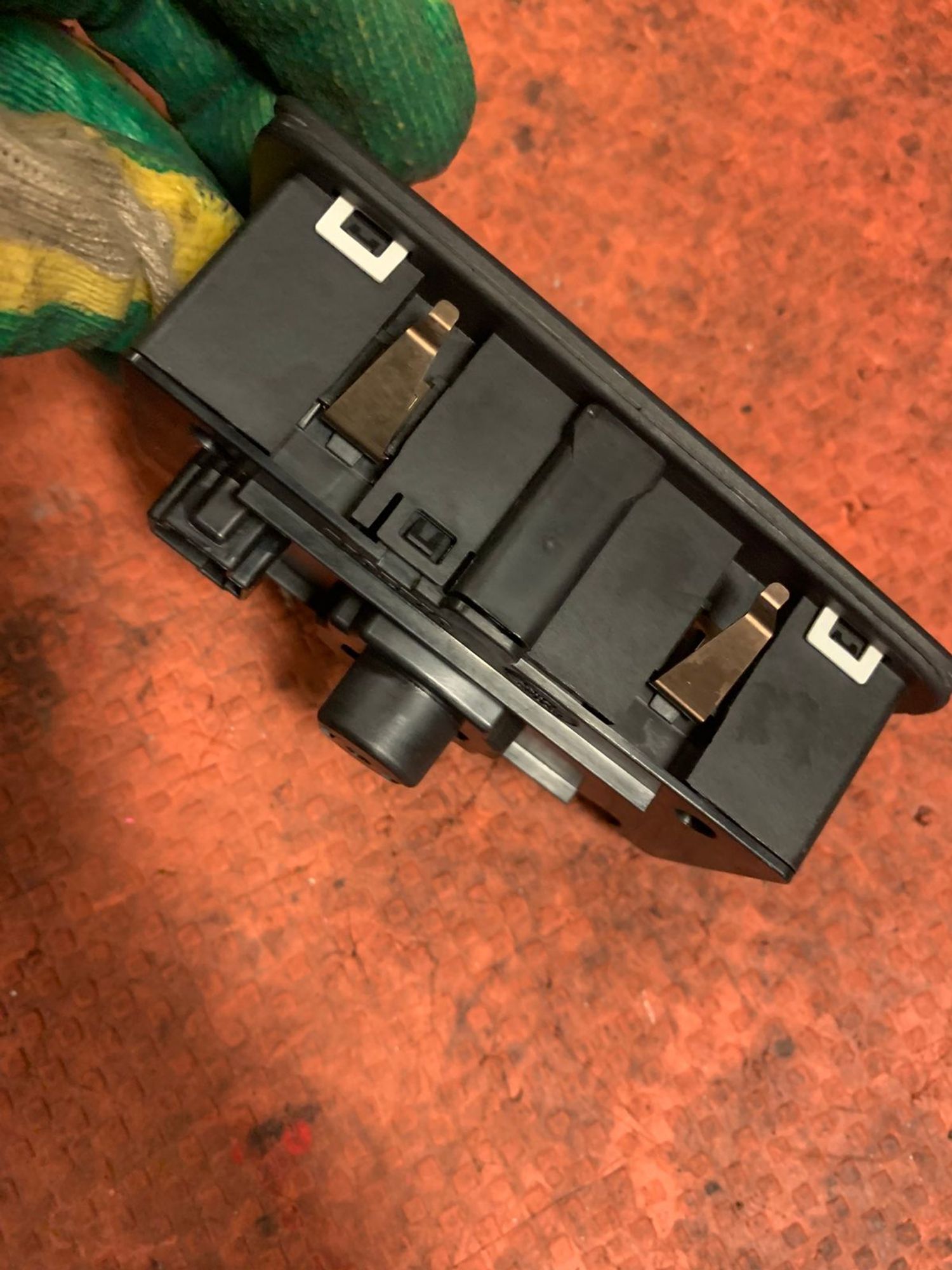 https://gcs.partsauto.market/rn-stockpro.appspot.com/thmbs/userImages/4bc412e58a1c6cab6d9447373f981aa7/part/ad1a814a-1e6f-4d22-88a3-8ae37ba81026_1750182223963.jpg