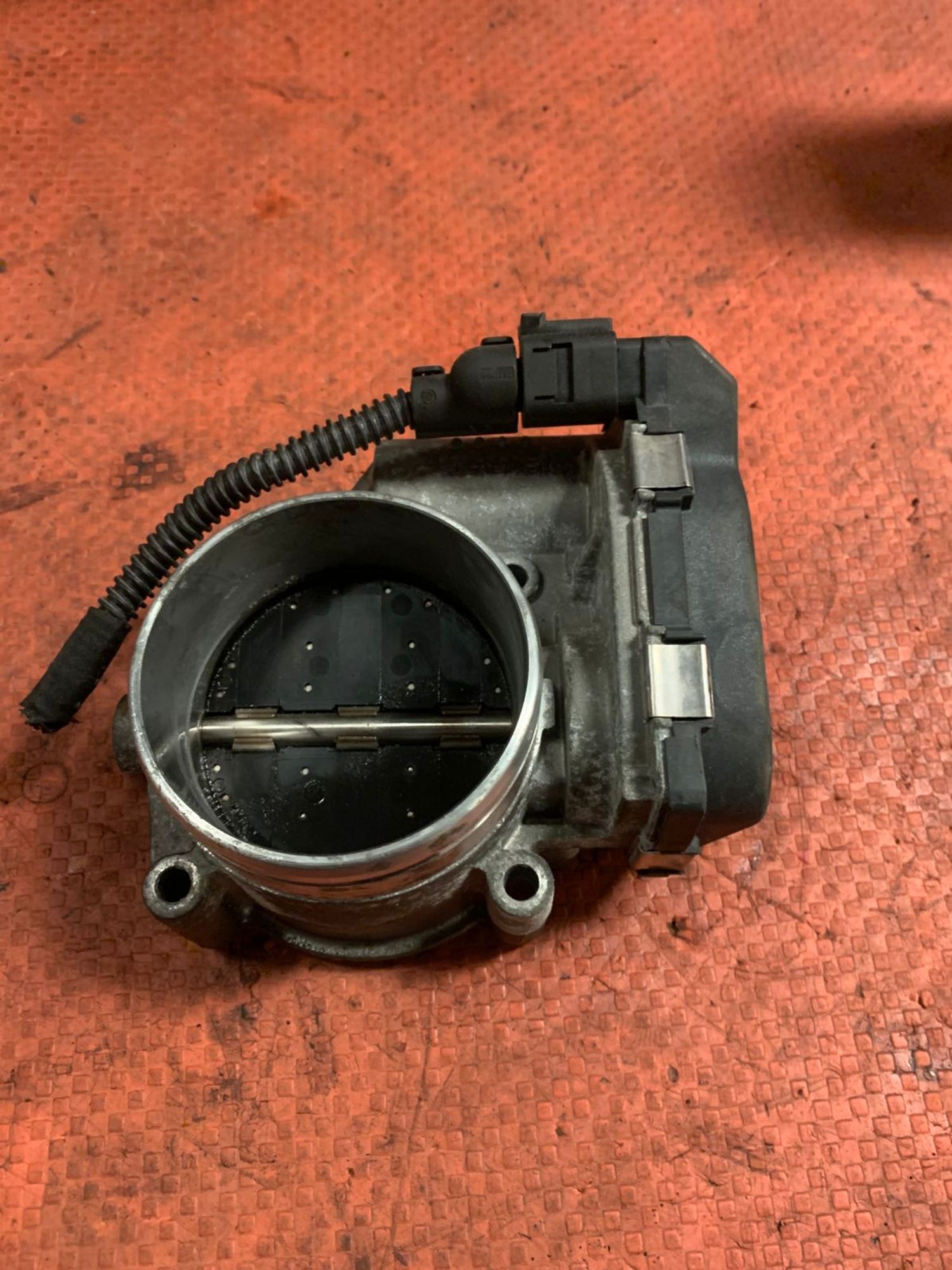 https://gcs.partsauto.market/rn-stockpro.appspot.com/thmbs/userImages/4bc412e58a1c6cab6d9447373f981aa7/part/b333eebf-0185-439a-802a-b2d115a90247_1746451117779.jpg