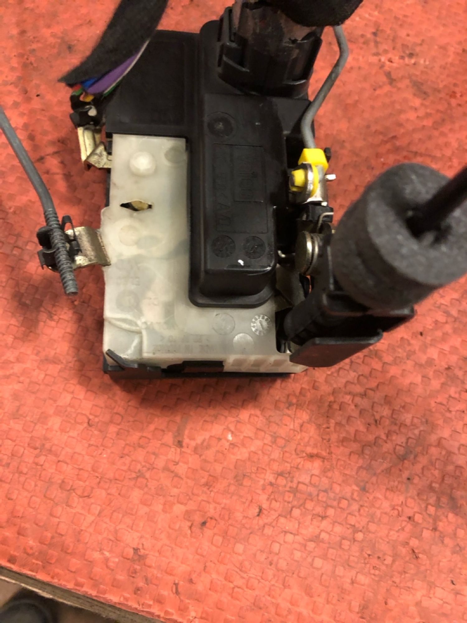 https://gcs.partsauto.market/rn-stockpro.appspot.com/thmbs/userImages/4bc412e58a1c6cab6d9447373f981aa7/part/b9897bc8-d97d-4c16-a149-73fa0ad539c3_1745418374941.jpg
