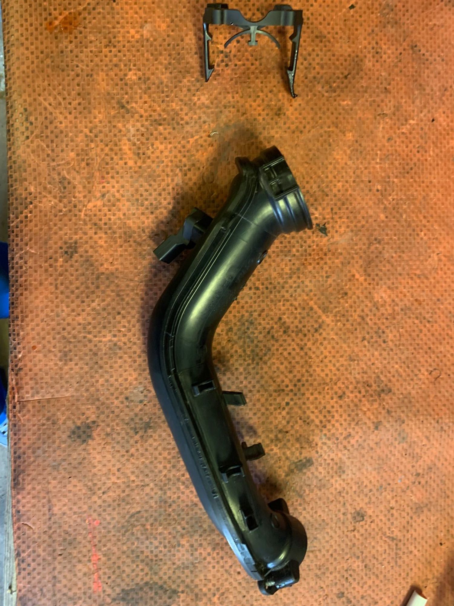https://gcs.partsauto.market/rn-stockpro.appspot.com/thmbs/userImages/4bc412e58a1c6cab6d9447373f981aa7/part/da88e58e-971f-4899-90ed-4d60f89e5dae_1747730558497.jpg