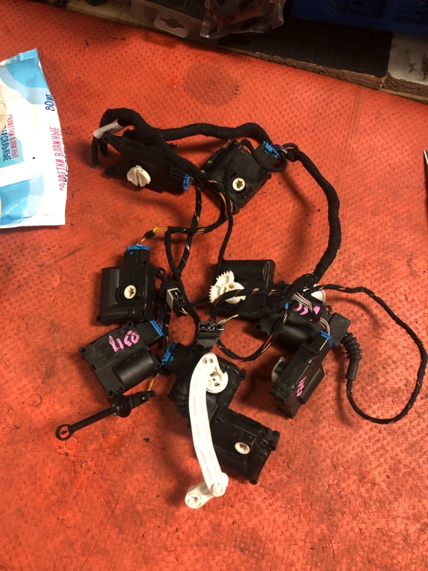 https://gcs.partsauto.market/rn-stockpro.appspot.com/thmbs/userImages/4bc412e58a1c6cab6d9447373f981aa7/part/deb1d732-6bad-4339-99f5-405a518d4e9b_1738952995237.jpg