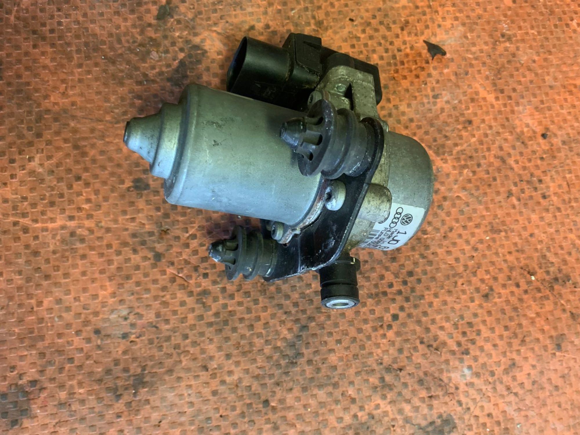 https://gcs.partsauto.market/rn-stockpro.appspot.com/thmbs/userImages/4bc412e58a1c6cab6d9447373f981aa7/part/f6b67e11-7706-479c-99a7-a69d1d204e04_1747727462784.jpg