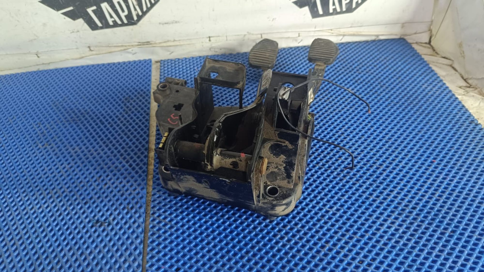https://gcs.partsauto.market/rn-stockpro.appspot.com/thmbs/userImages/72ad5fba4727bffbc6ea9a8c61494201/part/06d61786-9e1e-42a0-bb0b-fa6bedfdbe64_1745564870718.jpg