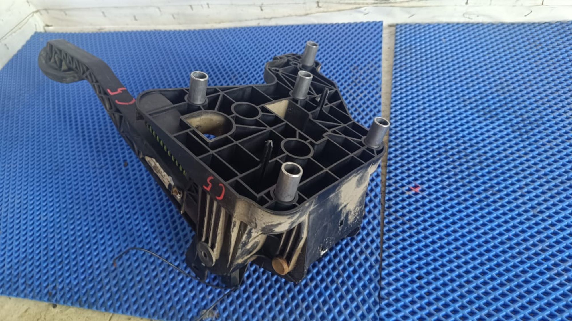 https://gcs.partsauto.market/rn-stockpro.appspot.com/thmbs/userImages/72ad5fba4727bffbc6ea9a8c61494201/part/0c1f48ab-d561-4b27-964c-cd8924133cab_1745564886961.jpg