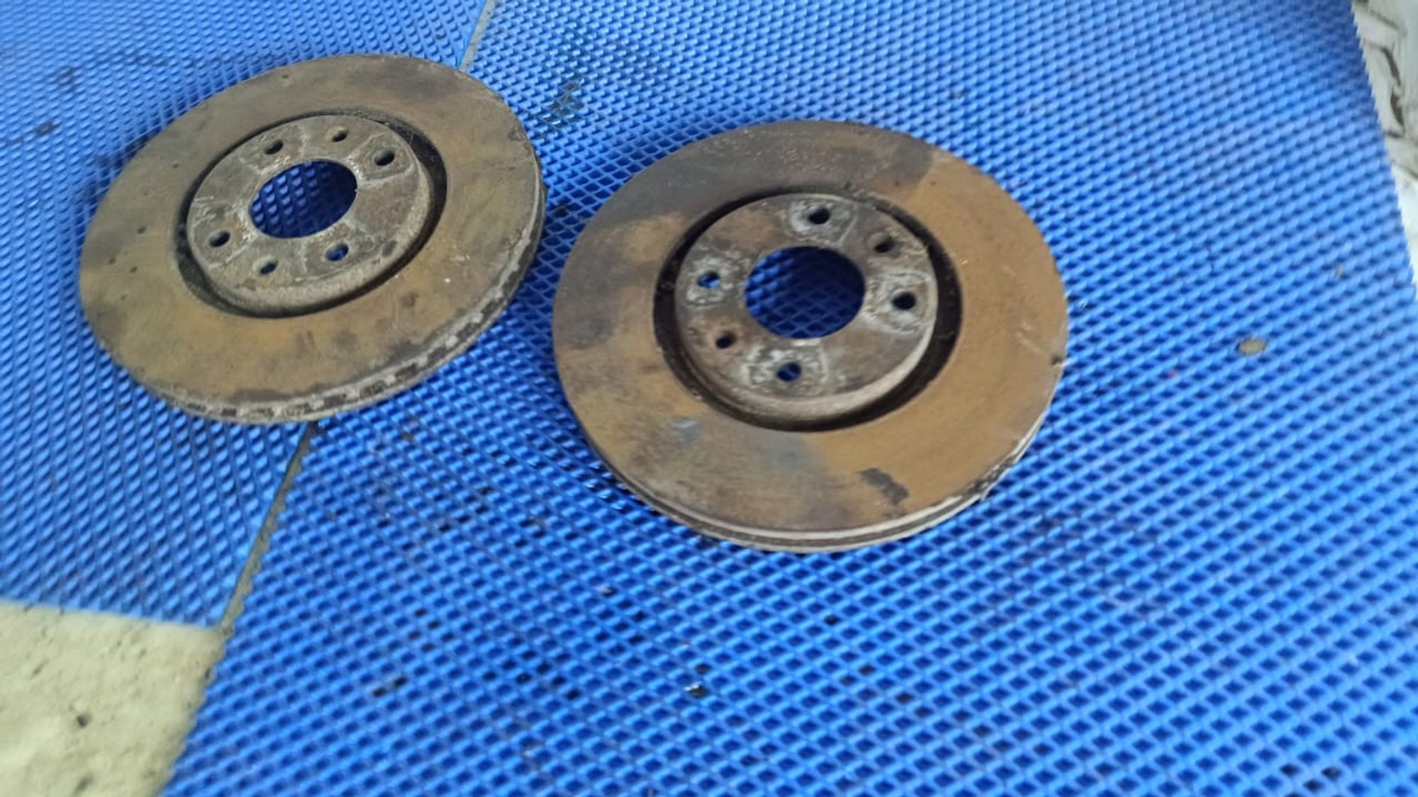 https://gcs.partsauto.market/rn-stockpro.appspot.com/thmbs/userImages/72ad5fba4727bffbc6ea9a8c61494201/part/0da6b943-13ad-4dfd-852c-0d7f17e8e601_1746275511348.jpg