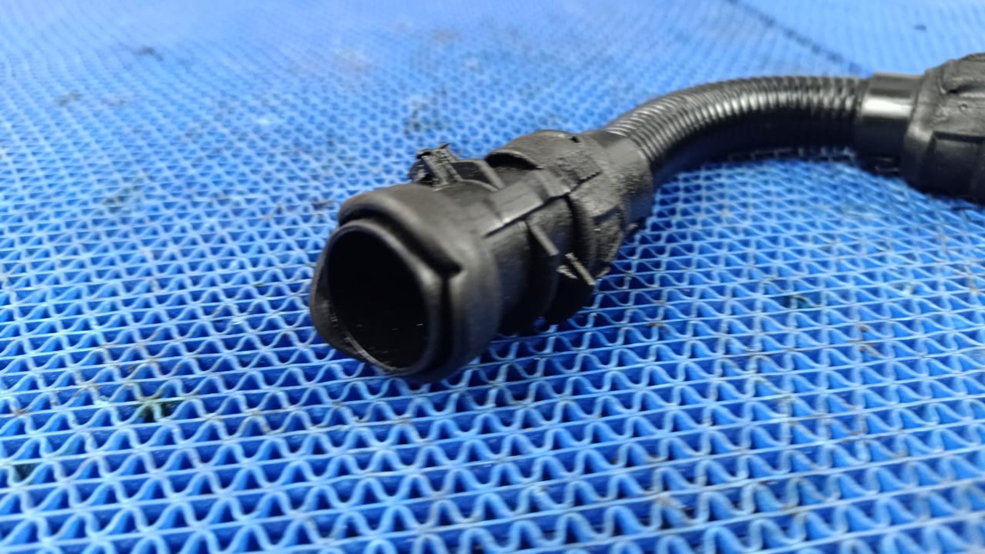 https://gcs.partsauto.market/rn-stockpro.appspot.com/thmbs/userImages/72ad5fba4727bffbc6ea9a8c61494201/part/0eab2565-ad8e-468d-b6f9-088d3f394936_1736851603626.jpg
