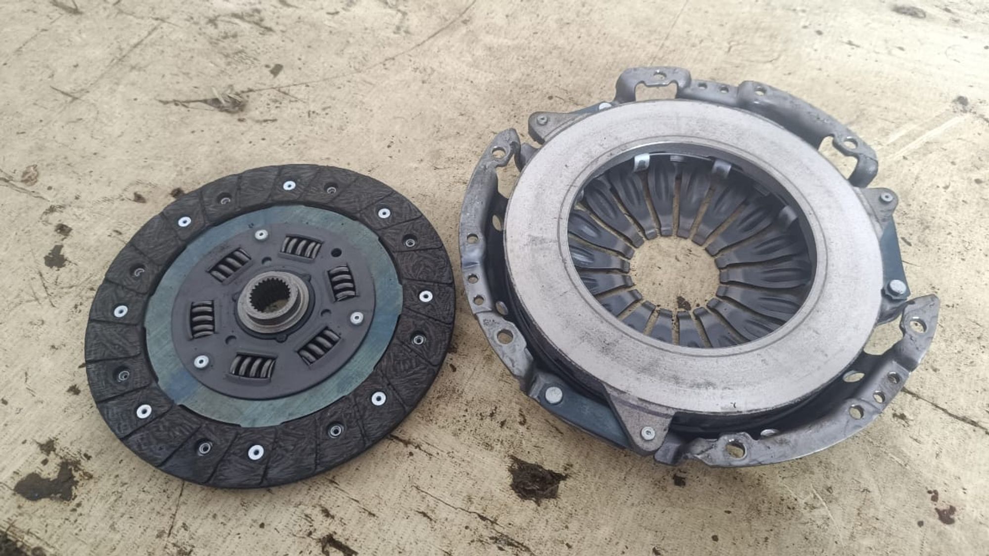 https://gcs.partsauto.market/rn-stockpro.appspot.com/thmbs/userImages/72ad5fba4727bffbc6ea9a8c61494201/part/0eae71f0-0c06-4c86-b686-24c245cb0d82_1742540838680.jpg