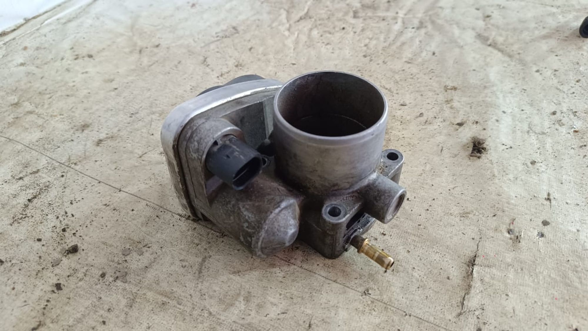 https://gcs.partsauto.market/rn-stockpro.appspot.com/thmbs/userImages/72ad5fba4727bffbc6ea9a8c61494201/part/15c573f4-a0a7-44e3-8221-01736213a836_1742909348840.jpg