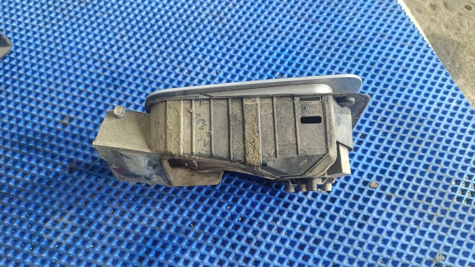 https://gcs.partsauto.market/rn-stockpro.appspot.com/thmbs/userImages/72ad5fba4727bffbc6ea9a8c61494201/part/1b424ccb-47fc-4a23-bbb7-f815e7fa9710_1747046188333.jpg