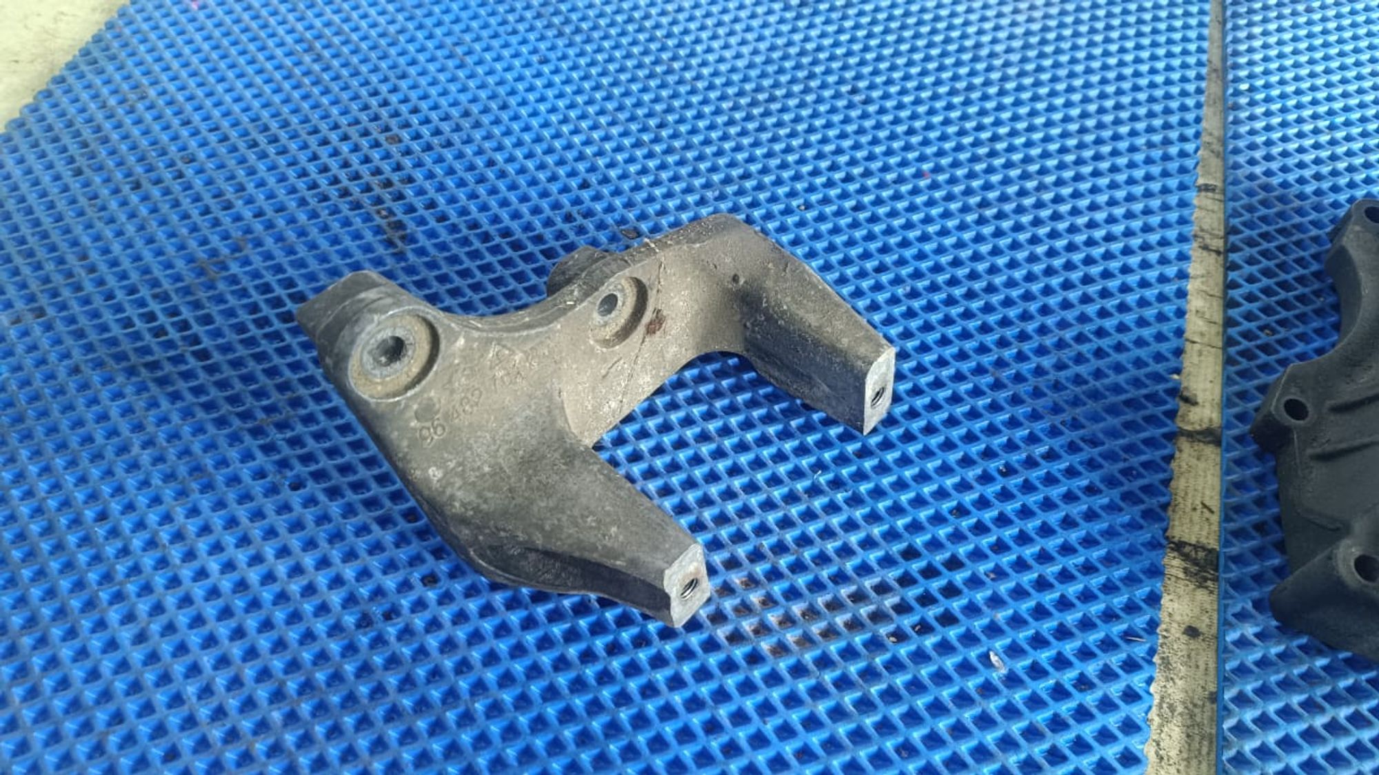 https://gcs.partsauto.market/rn-stockpro.appspot.com/thmbs/userImages/72ad5fba4727bffbc6ea9a8c61494201/part/225a8feb-bcf9-41dc-98fd-e0394ba428b8_1747045597787.jpg