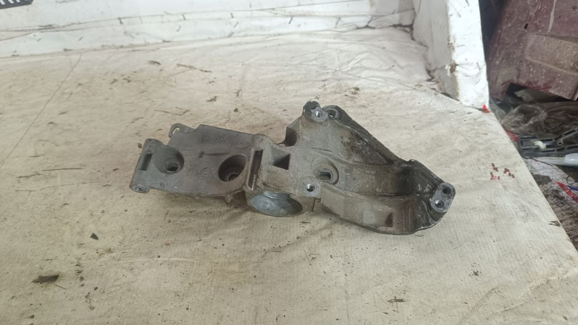 https://gcs.partsauto.market/rn-stockpro.appspot.com/thmbs/userImages/72ad5fba4727bffbc6ea9a8c61494201/part/2f3571a2-fe4a-4c28-9c5f-c09a65f713c6_1742926731361.jpg