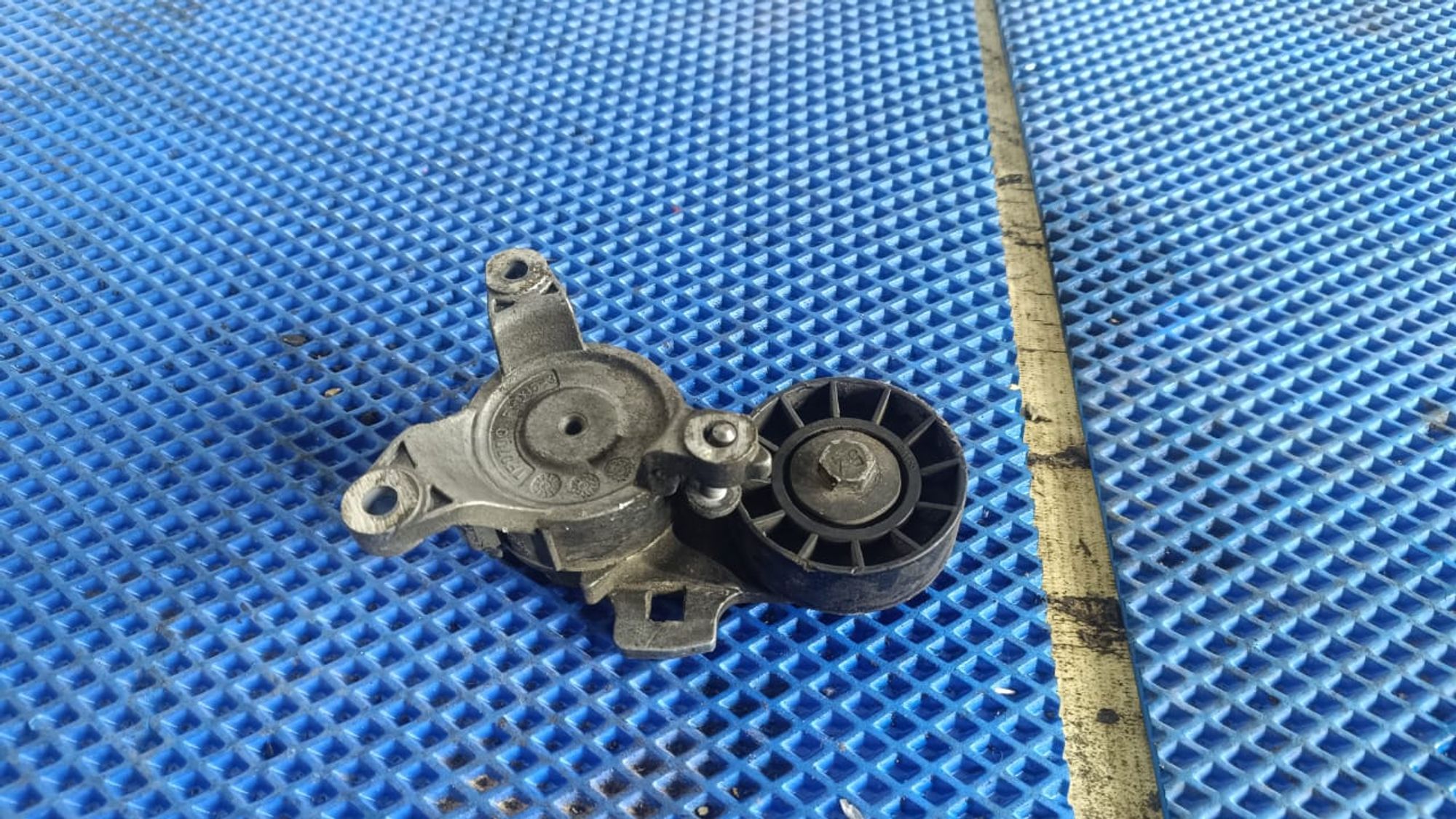 https://gcs.partsauto.market/rn-stockpro.appspot.com/thmbs/userImages/72ad5fba4727bffbc6ea9a8c61494201/part/3013ad81-a222-4ee2-914e-1b4969188fca_1747045662490.jpg
