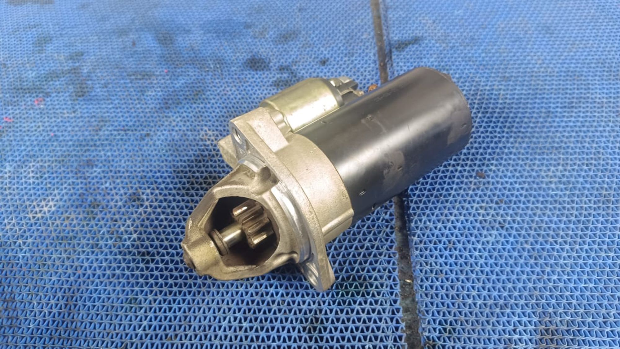 https://gcs.partsauto.market/rn-stockpro.appspot.com/thmbs/userImages/72ad5fba4727bffbc6ea9a8c61494201/part/3063208f-1433-4cf9-95a4-0ddde4f50971_1745584729914.jpg