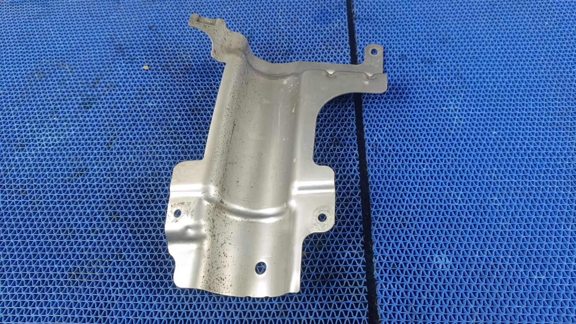 https://gcs.partsauto.market/rn-stockpro.appspot.com/thmbs/userImages/72ad5fba4727bffbc6ea9a8c61494201/part/3998b115-1bb5-4738-91a3-dafd0f62613d_1737097164339.jpg