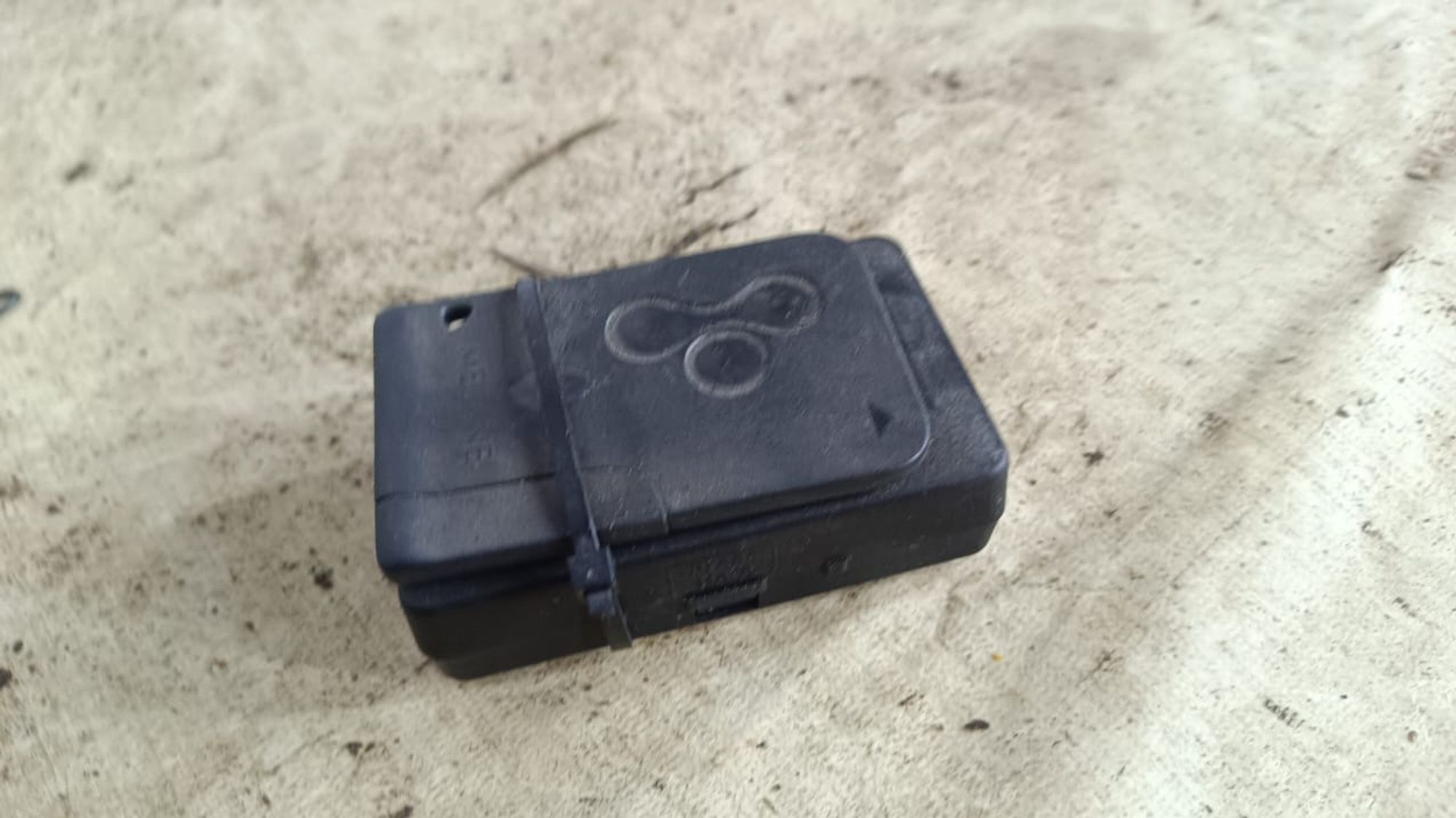 https://gcs.partsauto.market/rn-stockpro.appspot.com/thmbs/userImages/72ad5fba4727bffbc6ea9a8c61494201/part/39c3a545-f536-458d-97a8-e5717a2769c5_1742042569697.jpg