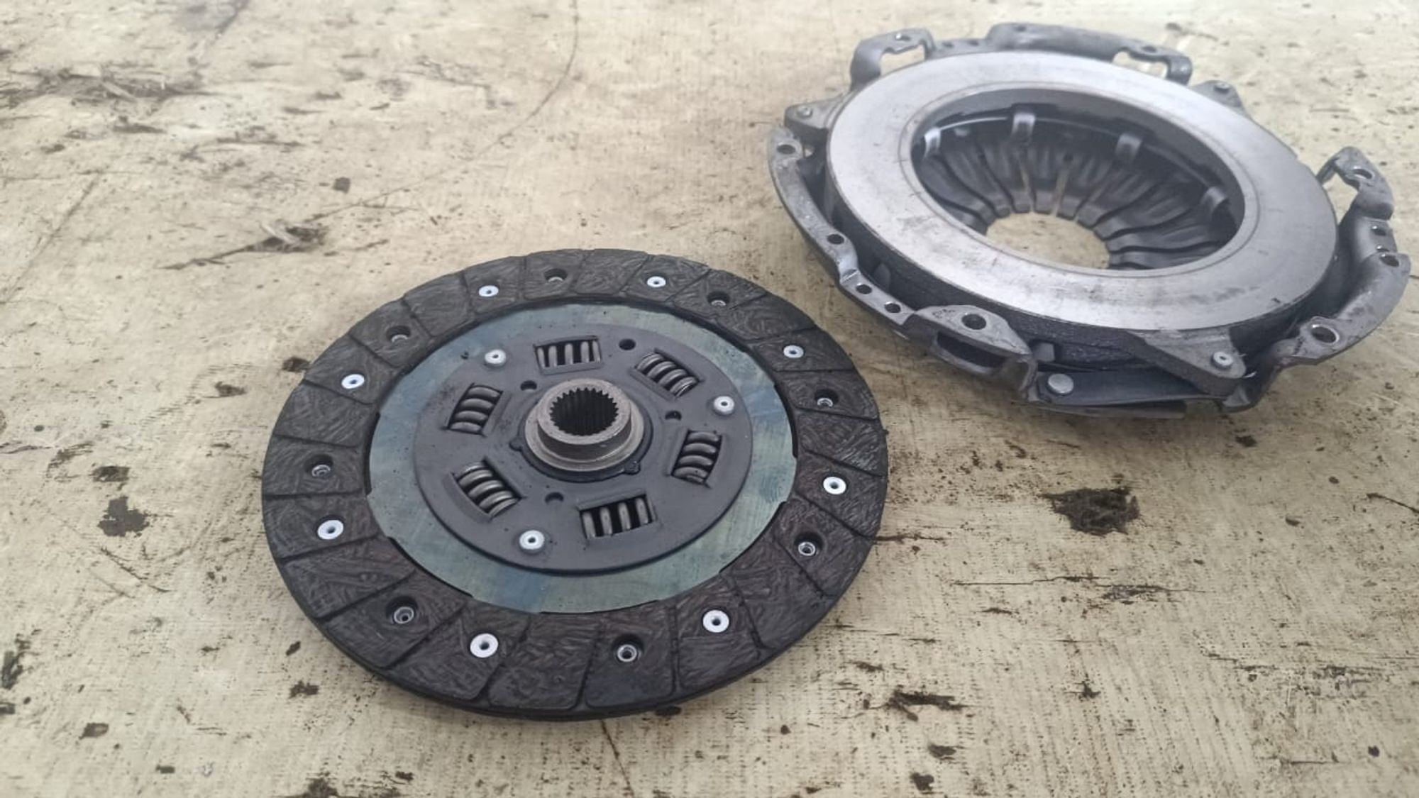 https://gcs.partsauto.market/rn-stockpro.appspot.com/thmbs/userImages/72ad5fba4727bffbc6ea9a8c61494201/part/3a54c31b-555e-4c21-8f6f-152aceda6035_1742540770568.jpg