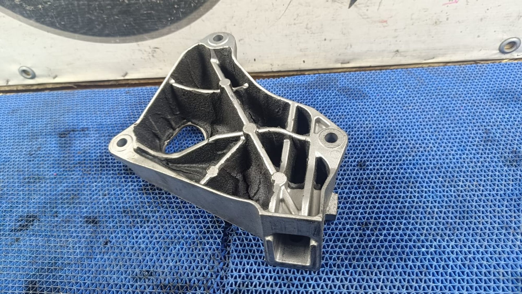https://gcs.partsauto.market/rn-stockpro.appspot.com/thmbs/userImages/72ad5fba4727bffbc6ea9a8c61494201/part/3bf4dd2d-77b3-4bad-bff3-1f9ff00dde58_1747908041146.jpg